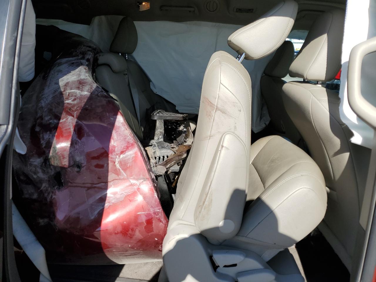 2015 Toyota Sienna Xle Red vin: 5TDYK3DC2FS580506