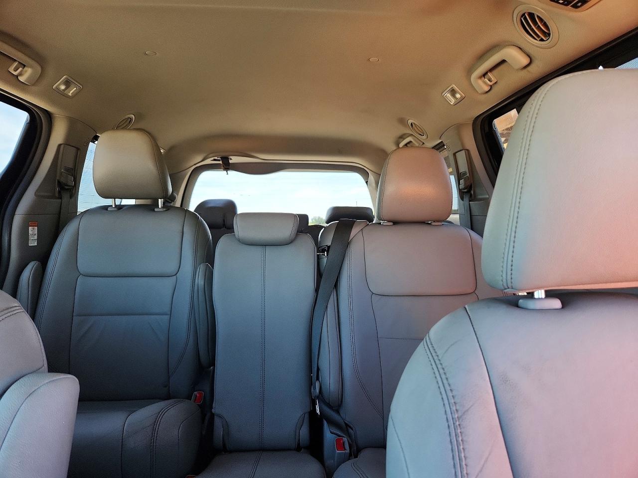 2015 Toyota Sienna Xle 8-passenger Gray vin: 5TDYK3DC2FS621541