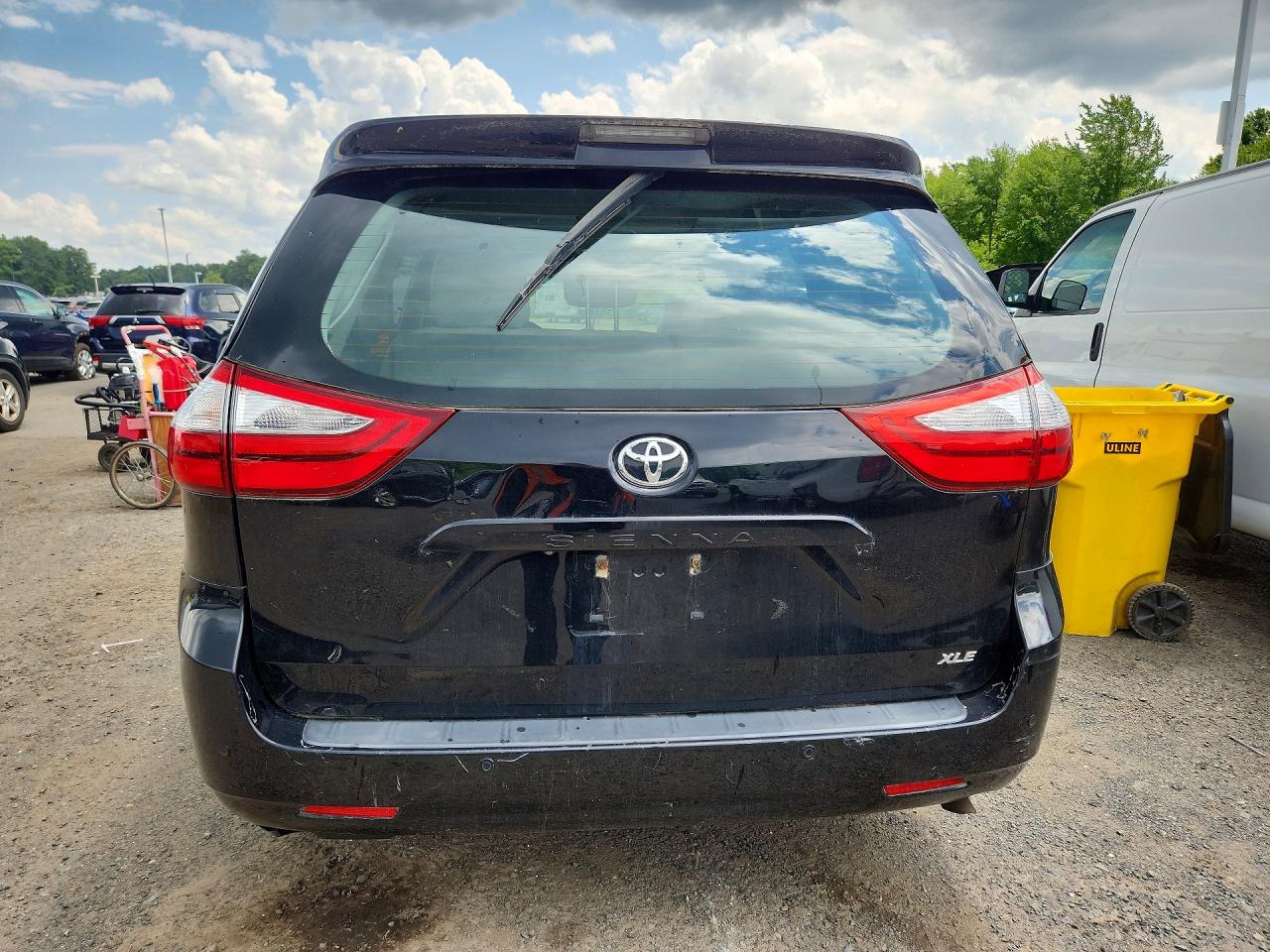 2015 Toyota Sienna Xle 8-passenger Black vin: 5TDYK3DC2FS622883