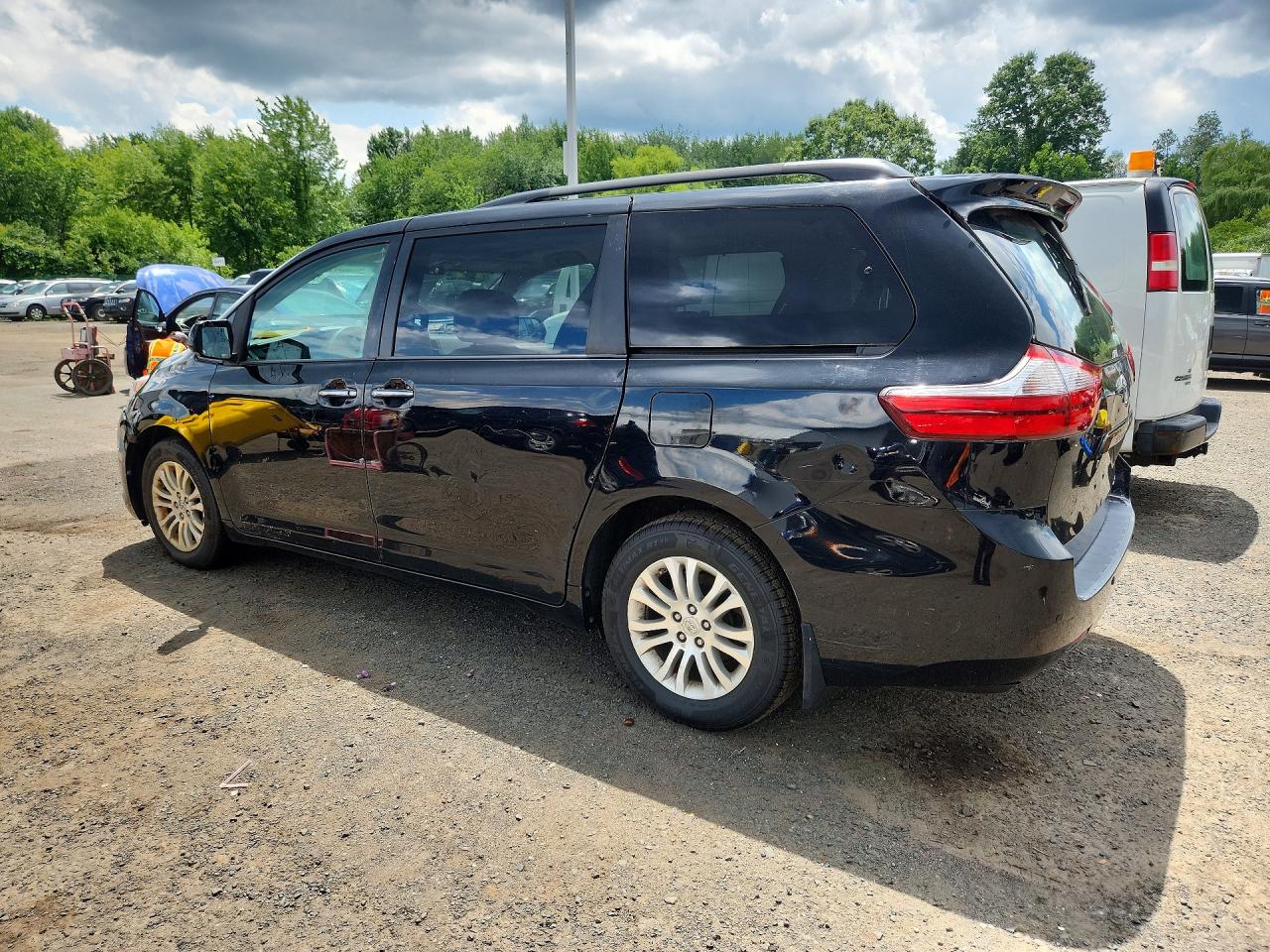 2015 Toyota Sienna Xle 8-passenger Black vin: 5TDYK3DC2FS622883