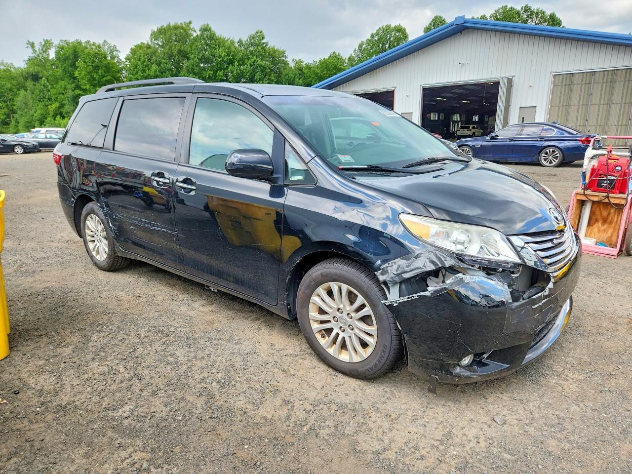 2015 Toyota Sienna Xle 8-passenger Black vin: 5TDYK3DC2FS622883