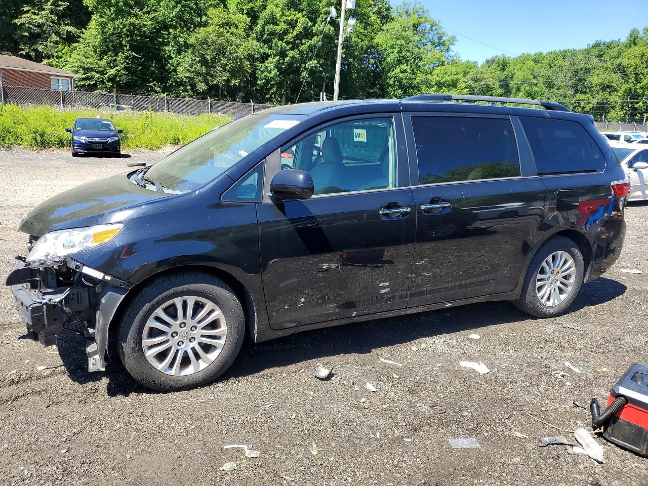 2015 Toyota Sienna Xle 8-passenger Black vin: 5TDYK3DC2FS634029