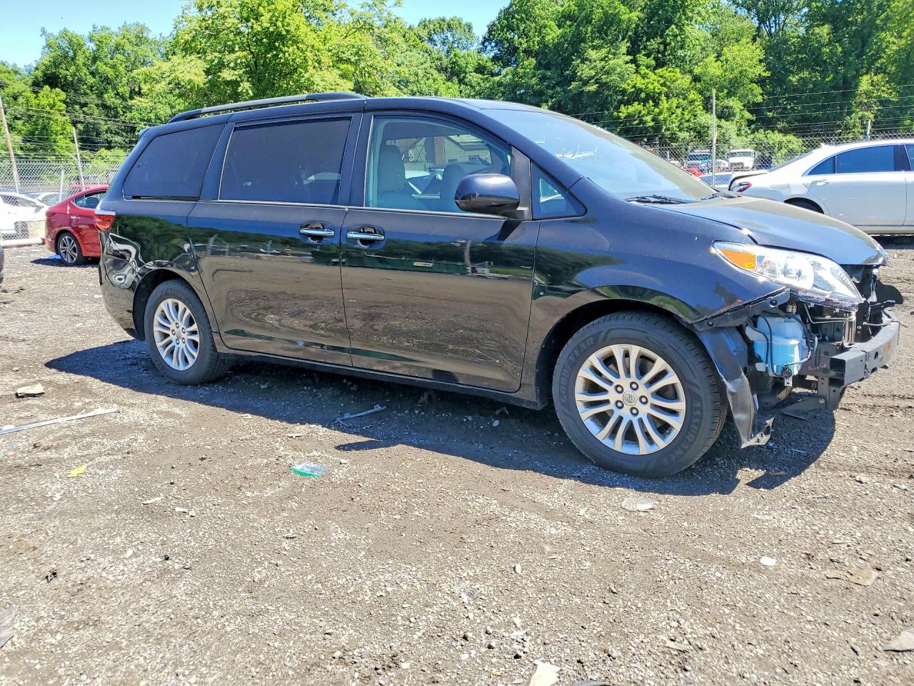 2015 Toyota Sienna Xle 8-passenger Black vin: 5TDYK3DC2FS634029