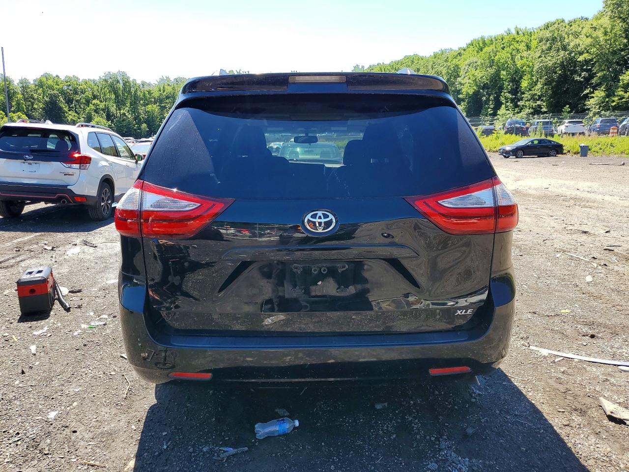 2015 Toyota Sienna Xle 8-passenger Black vin: 5TDYK3DC2FS634029