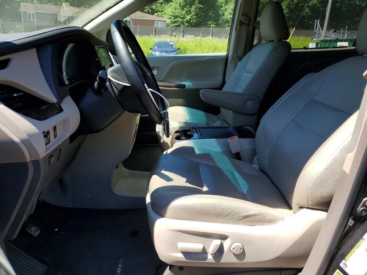 2015 Toyota Sienna Xle 8-passenger Black vin: 5TDYK3DC2FS634029