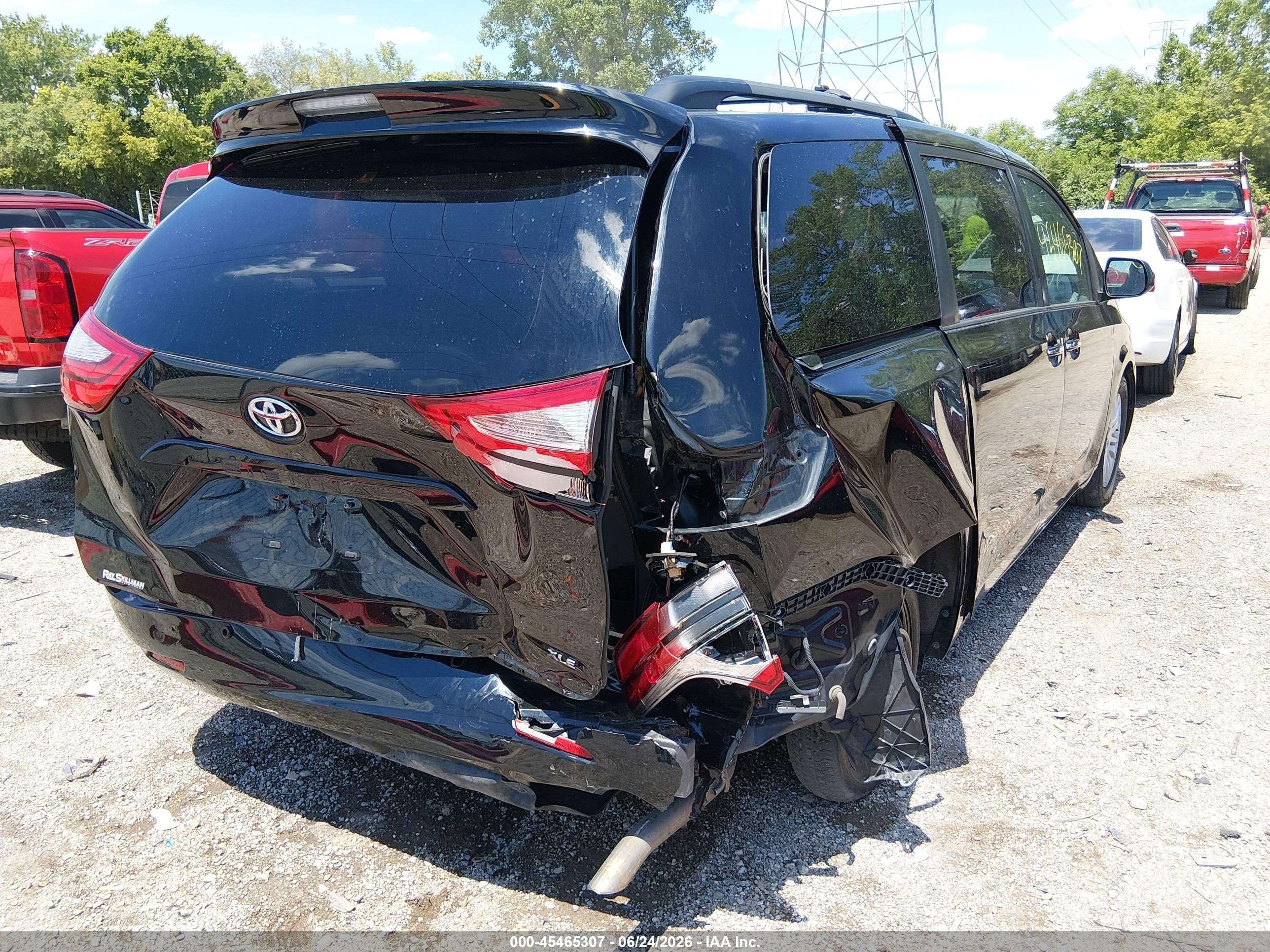 2015 Toyota Sienna Xle Premium 8 Passenger Black vin: 5TDYK3DC2FS635679