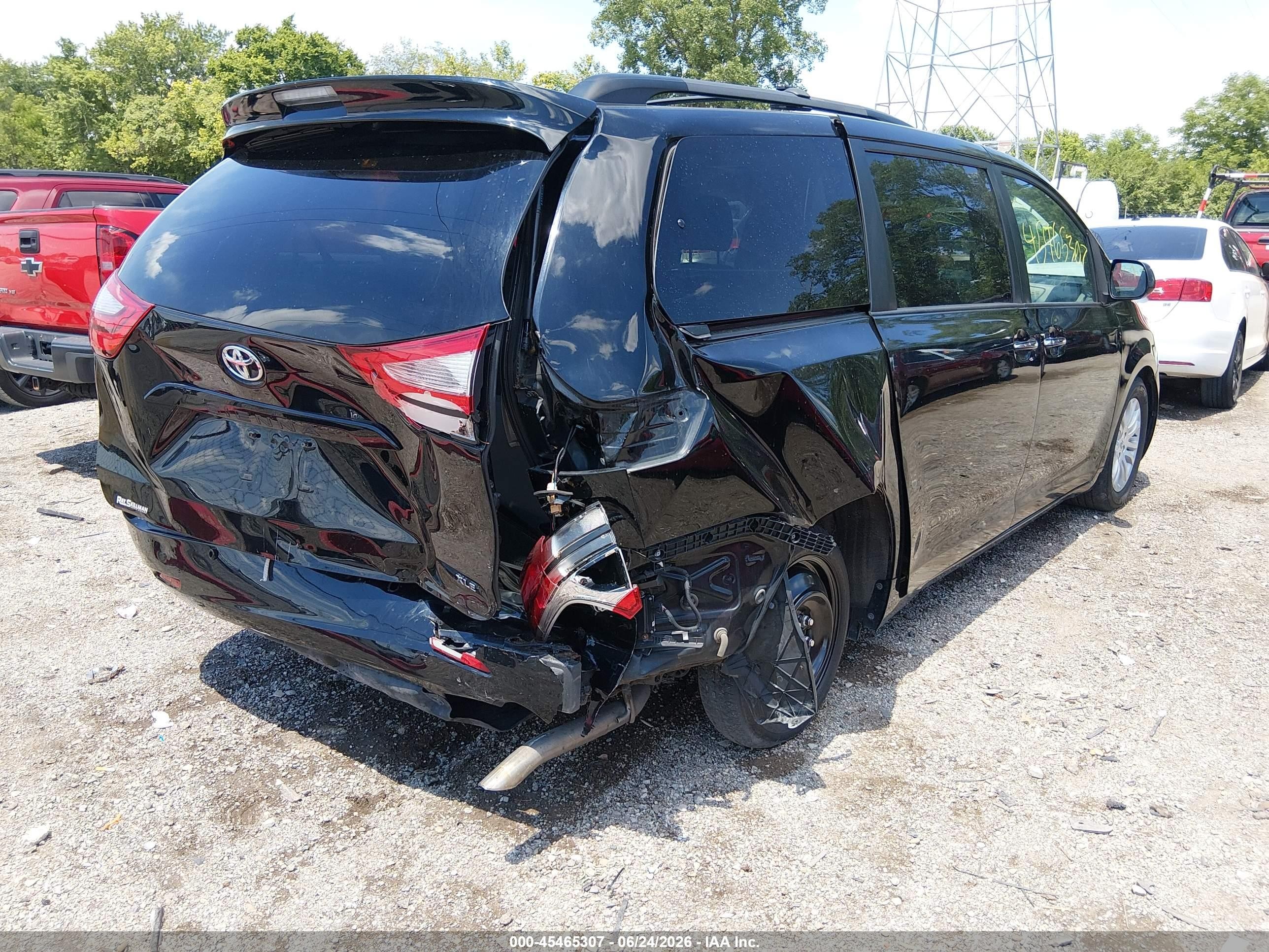 2015 Toyota Sienna Xle Premium 8 Passenger Black vin: 5TDYK3DC2FS635679