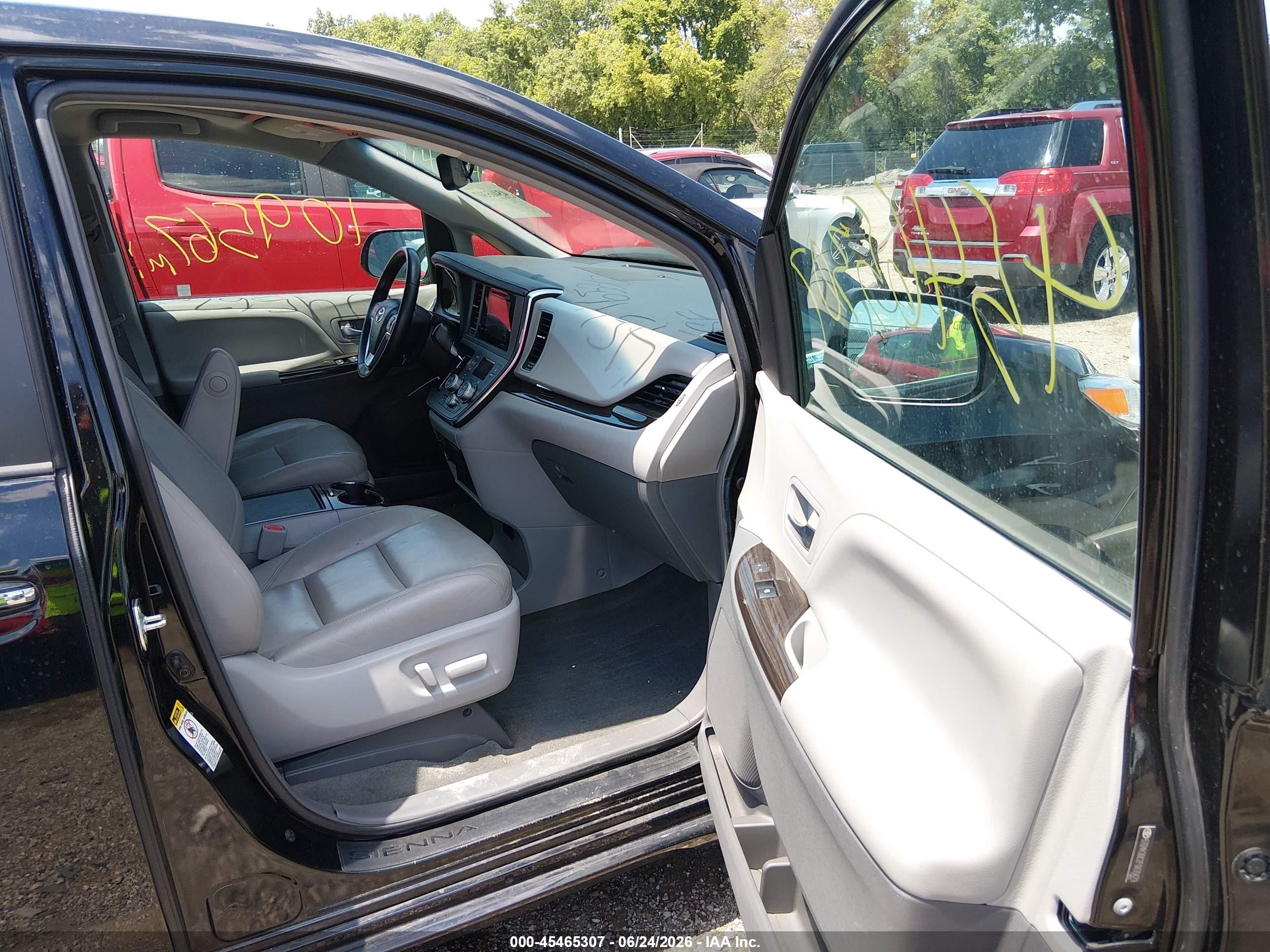 2015 Toyota Sienna Xle Premium 8 Passenger Black vin: 5TDYK3DC2FS635679