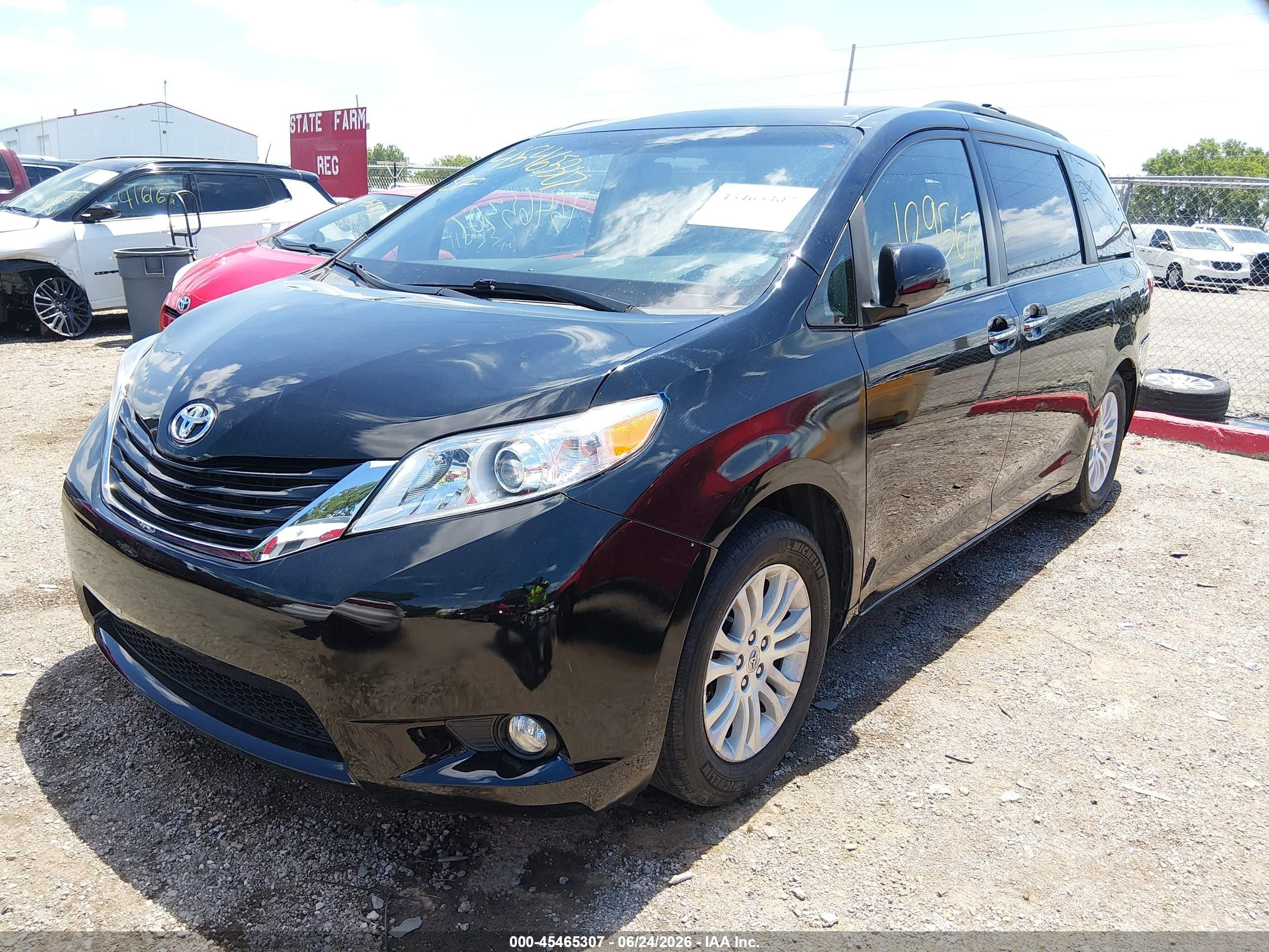 2015 Toyota Sienna Xle Premium 8 Passenger Black vin: 5TDYK3DC2FS635679
