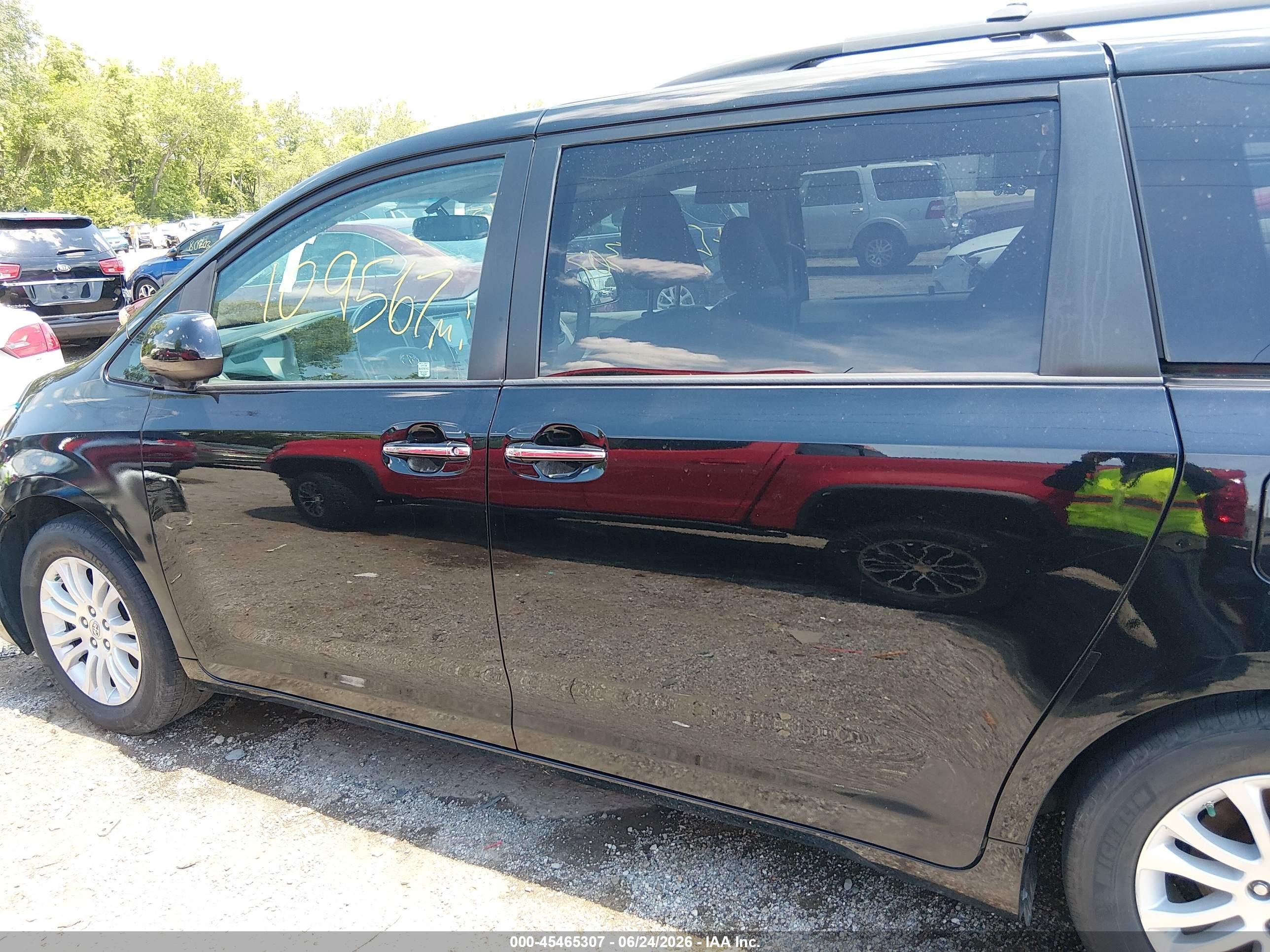 2015 Toyota Sienna Xle Premium 8 Passenger Black vin: 5TDYK3DC2FS635679