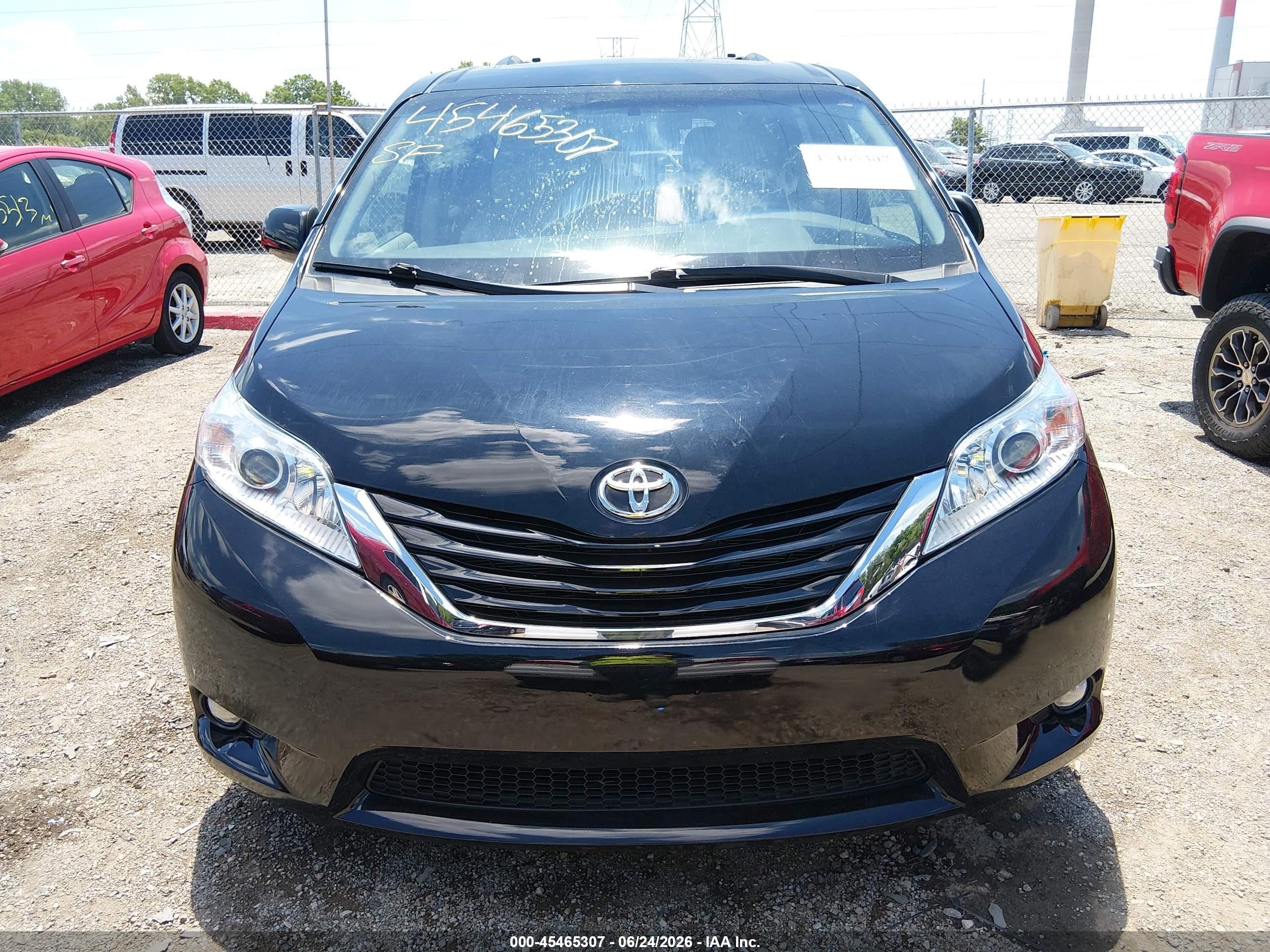 2015 Toyota Sienna Xle Premium 8 Passenger Black vin: 5TDYK3DC2FS635679