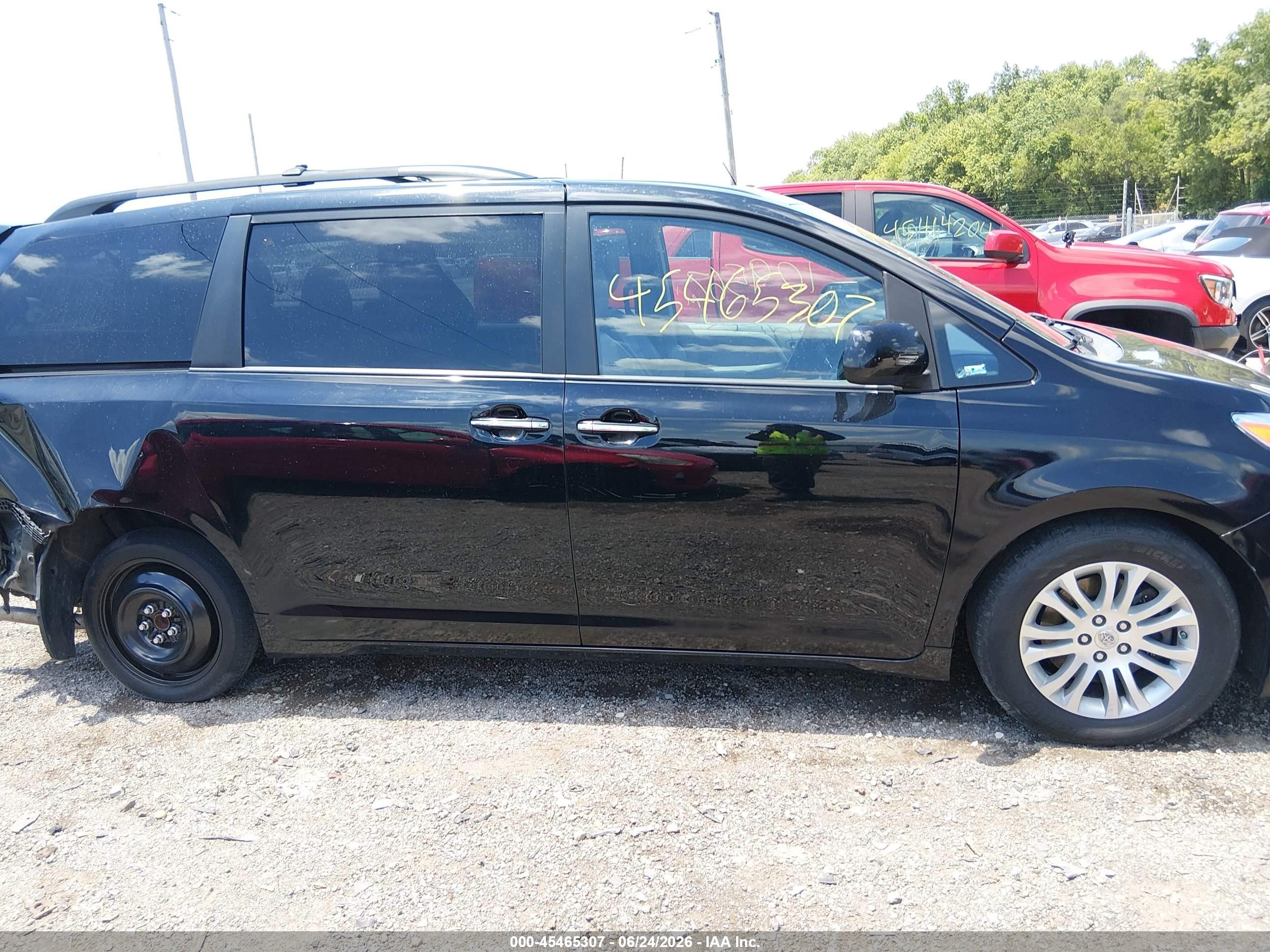 2015 Toyota Sienna Xle Premium 8 Passenger Black vin: 5TDYK3DC2FS635679