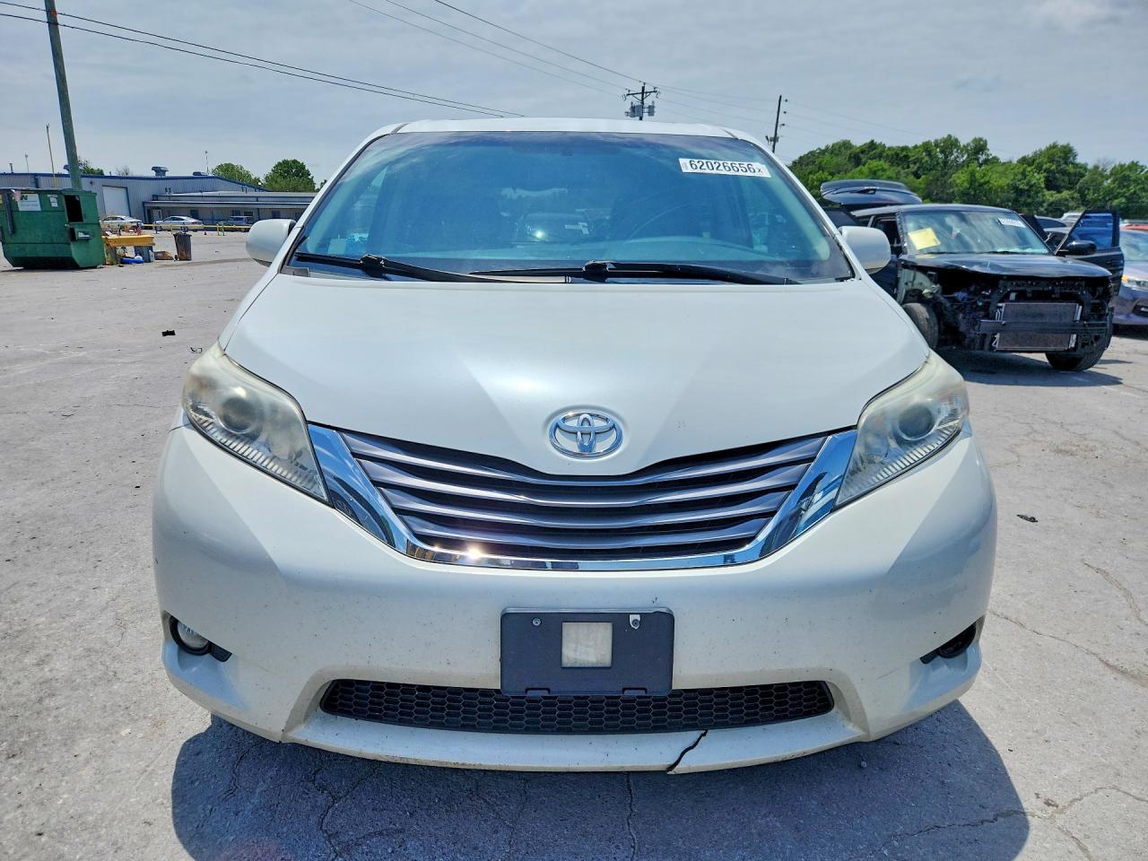 2015 Toyota Sienna Xle Premium 8-passenger White vin: 5TDYK3DC2FS639697