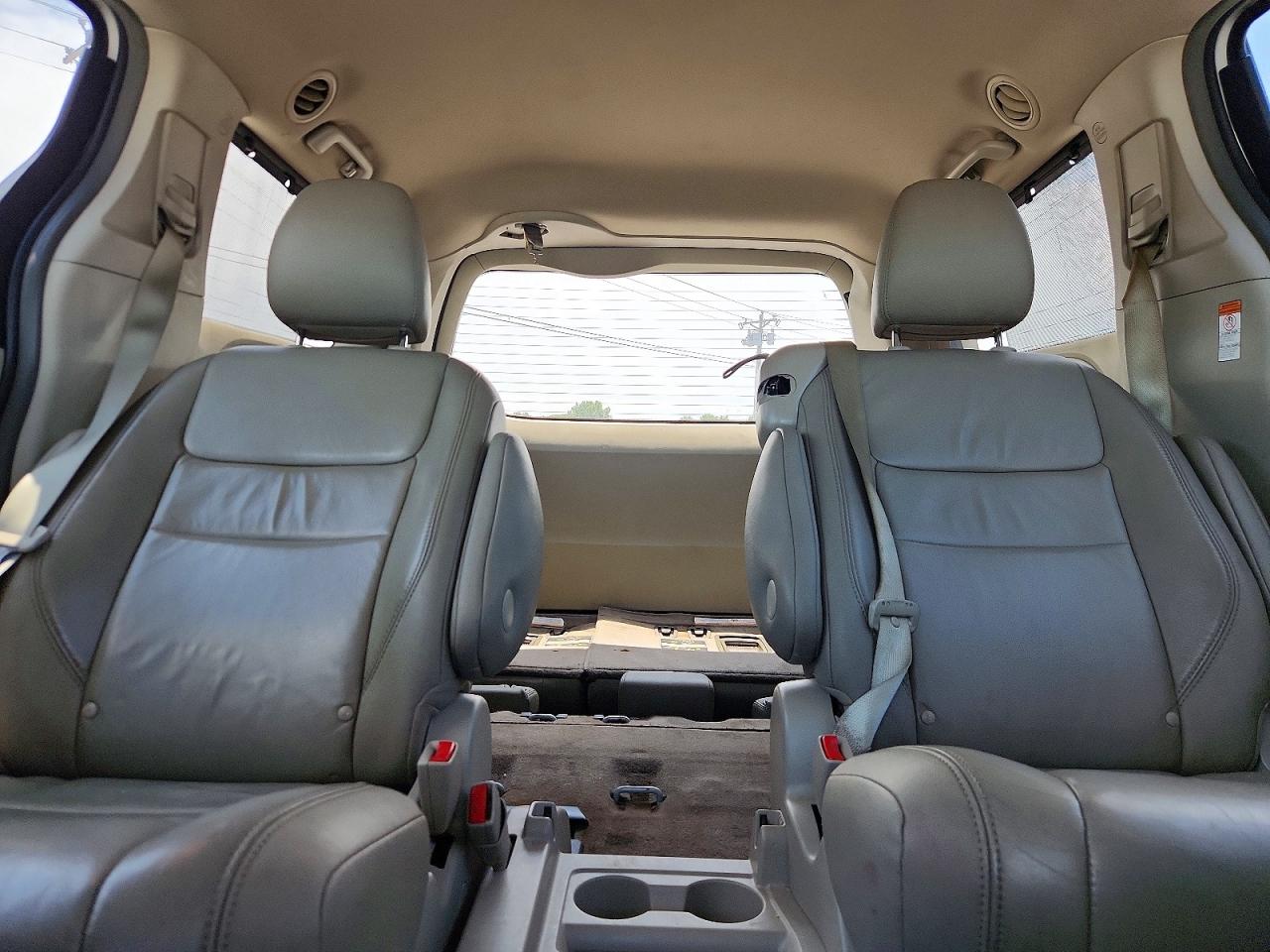 2015 Toyota Sienna Xle Premium 8-passenger White vin: 5TDYK3DC2FS639697