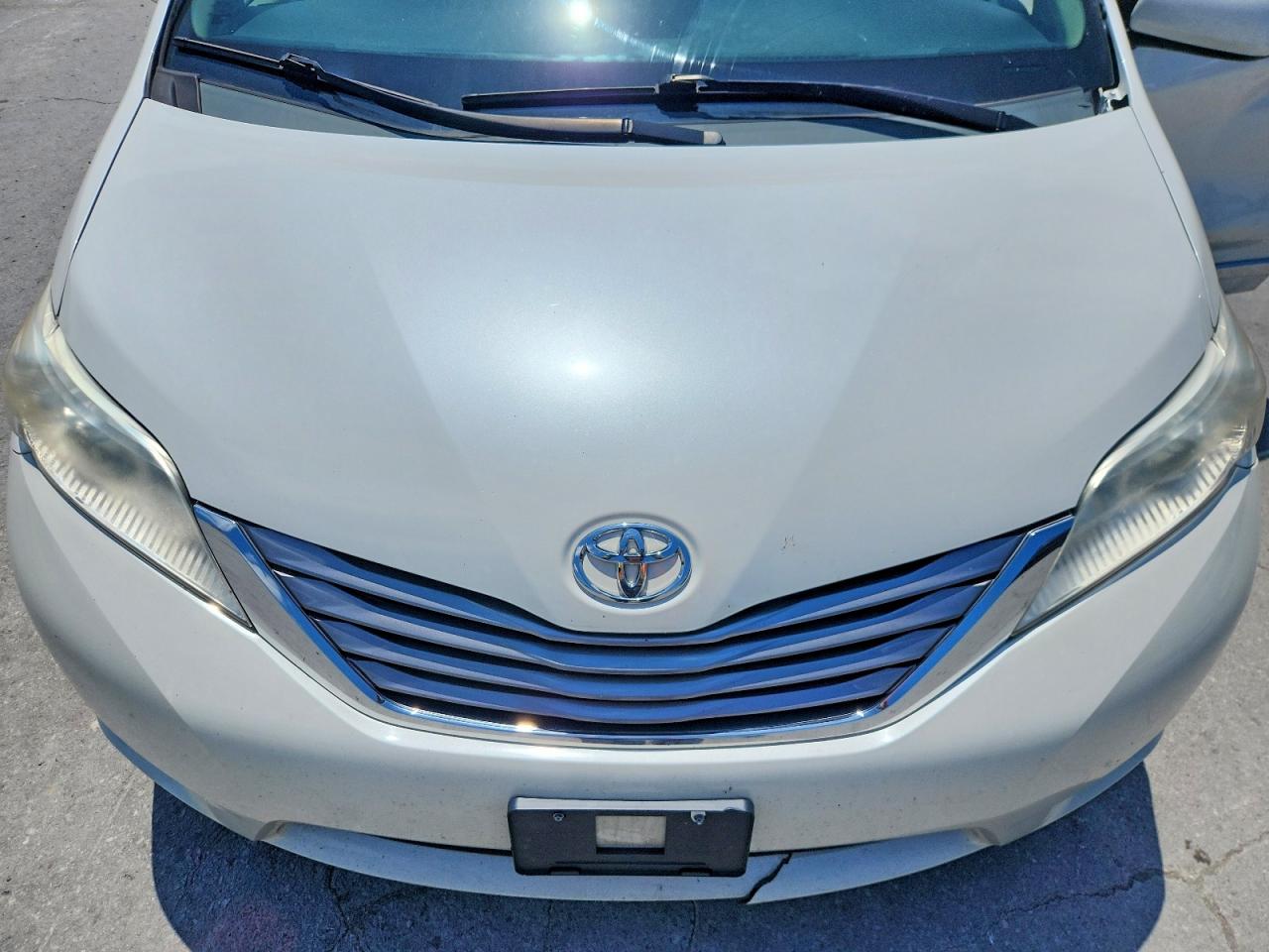 2015 Toyota Sienna Xle Premium 8-passenger White vin: 5TDYK3DC2FS639697
