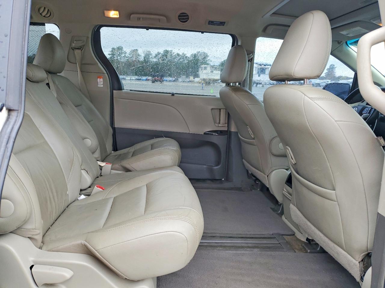 2015 Toyota Sienna Xle 8-passenger White vin: 5TDYK3DC2FS642941