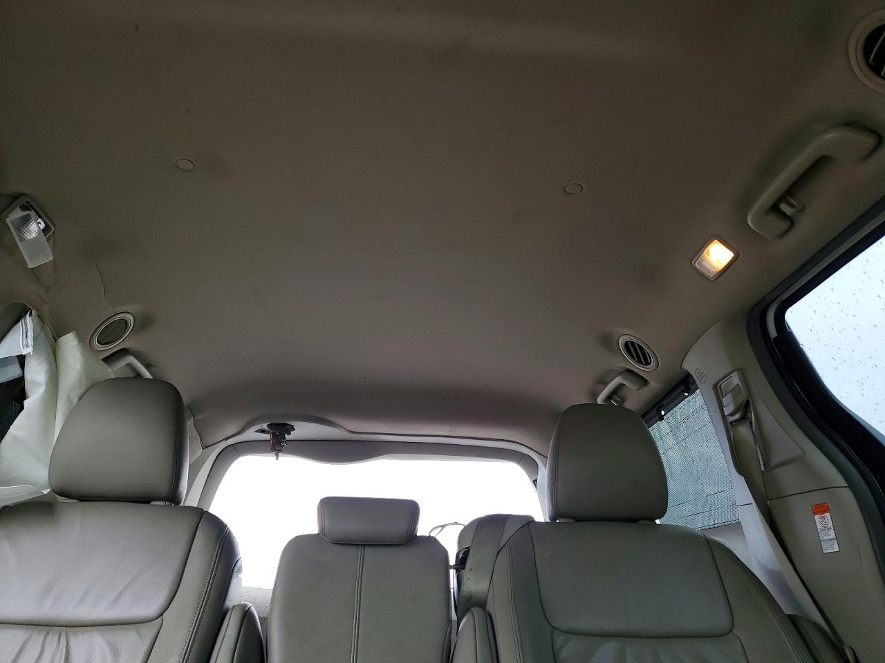 2015 Toyota Sienna Xle 8-passenger White vin: 5TDYK3DC2FS642941