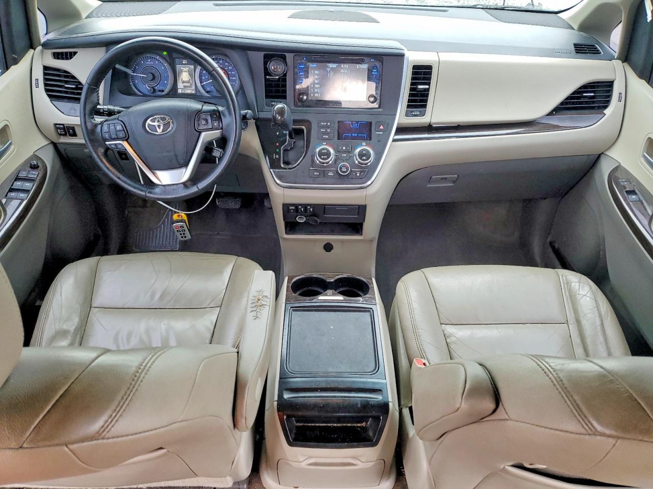 2015 Toyota Sienna Xle 8-passenger White vin: 5TDYK3DC2FS642941