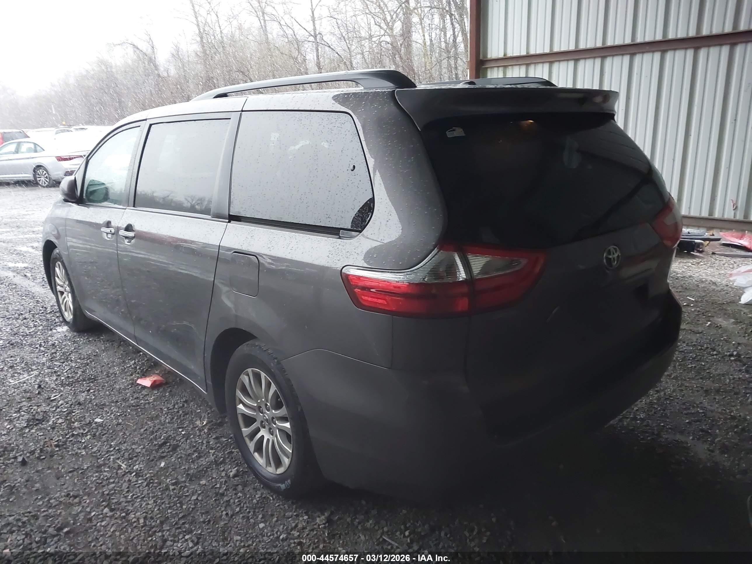 2015 Toyota Sienna Xle 8 Passenger Gray vin: 5TDYK3DC2FS645905