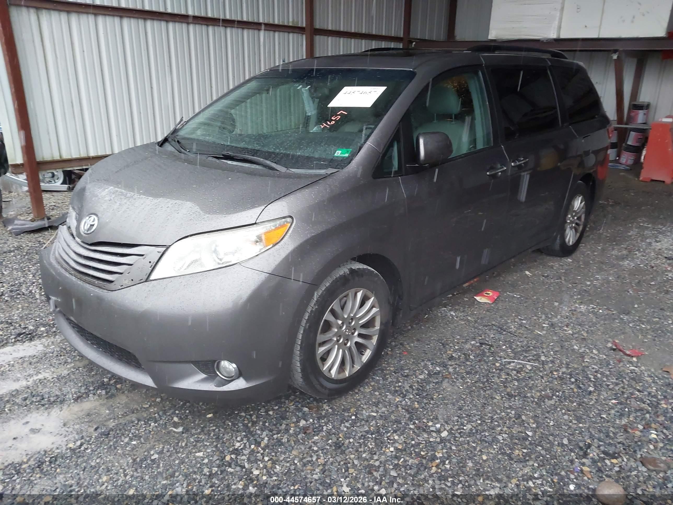 2015 Toyota Sienna Xle 8 Passenger Gray vin: 5TDYK3DC2FS645905