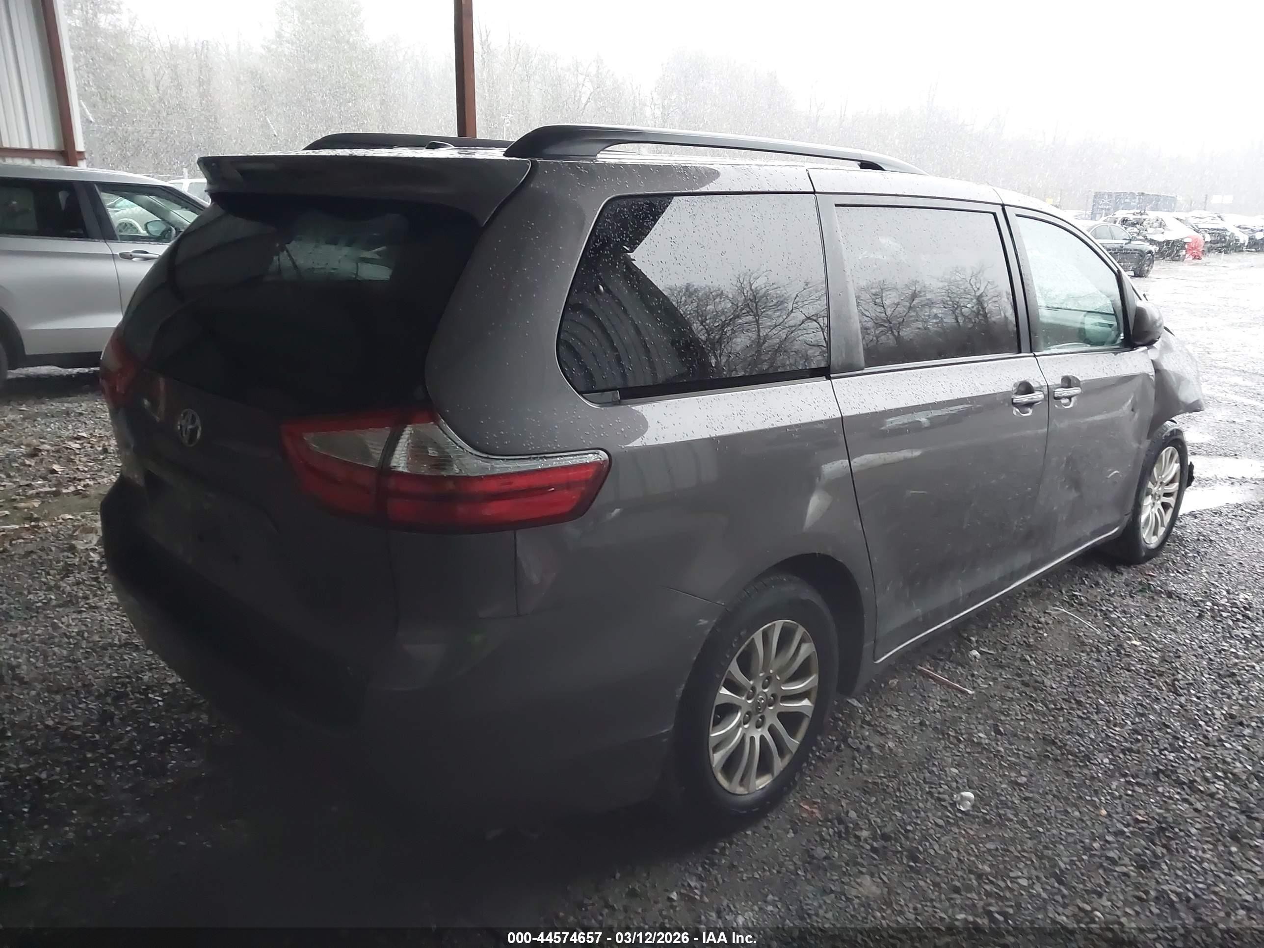 2015 Toyota Sienna Xle 8 Passenger Gray vin: 5TDYK3DC2FS645905