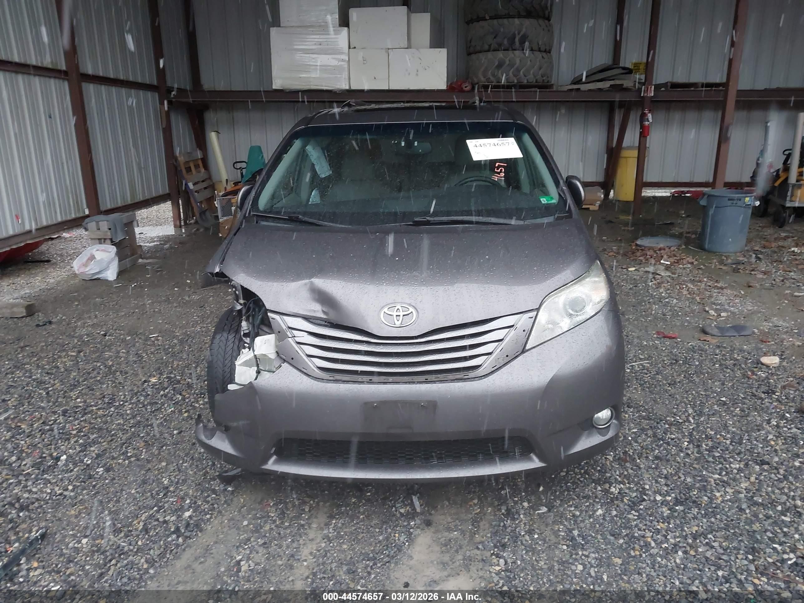 2015 Toyota Sienna Xle 8 Passenger Gray vin: 5TDYK3DC2FS645905