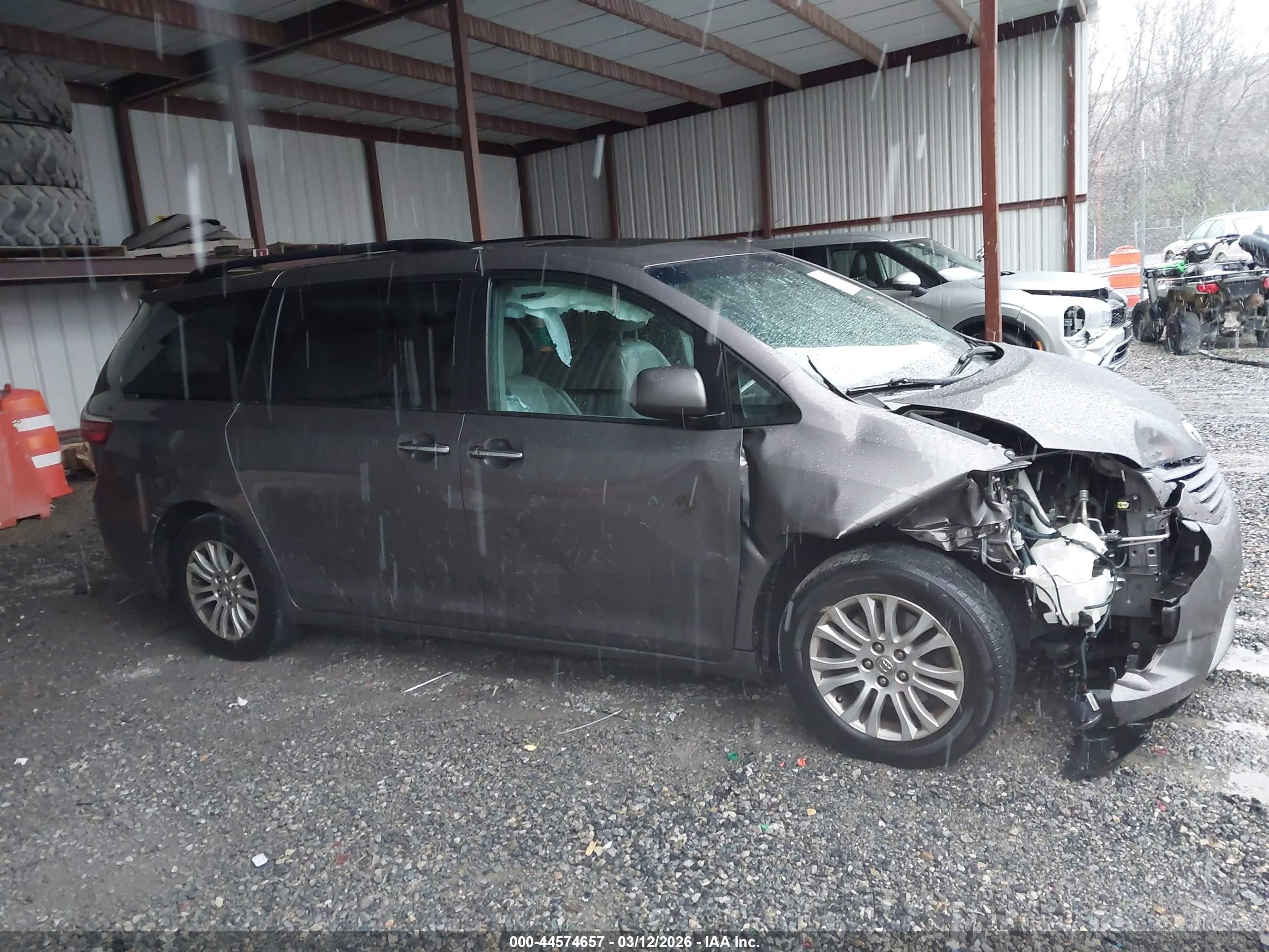 2015 Toyota Sienna Xle 8 Passenger Gray vin: 5TDYK3DC2FS645905
