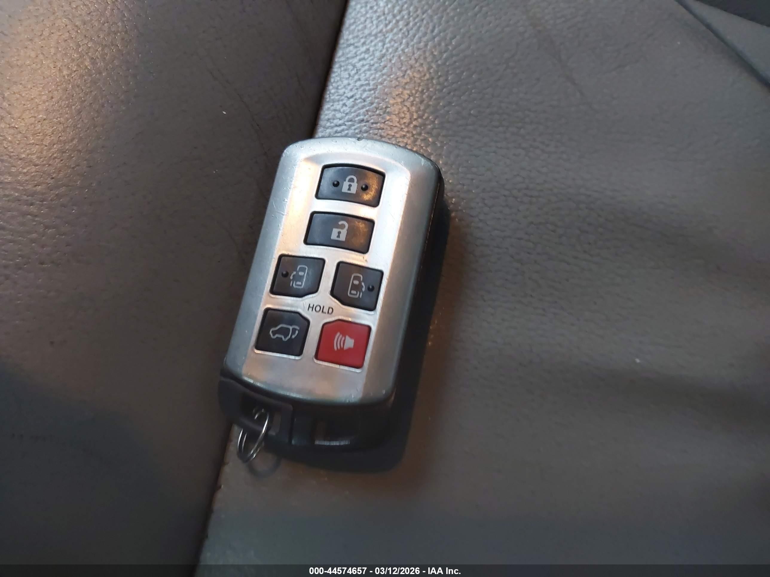 2015 Toyota Sienna Xle 8 Passenger Gray vin: 5TDYK3DC2FS645905