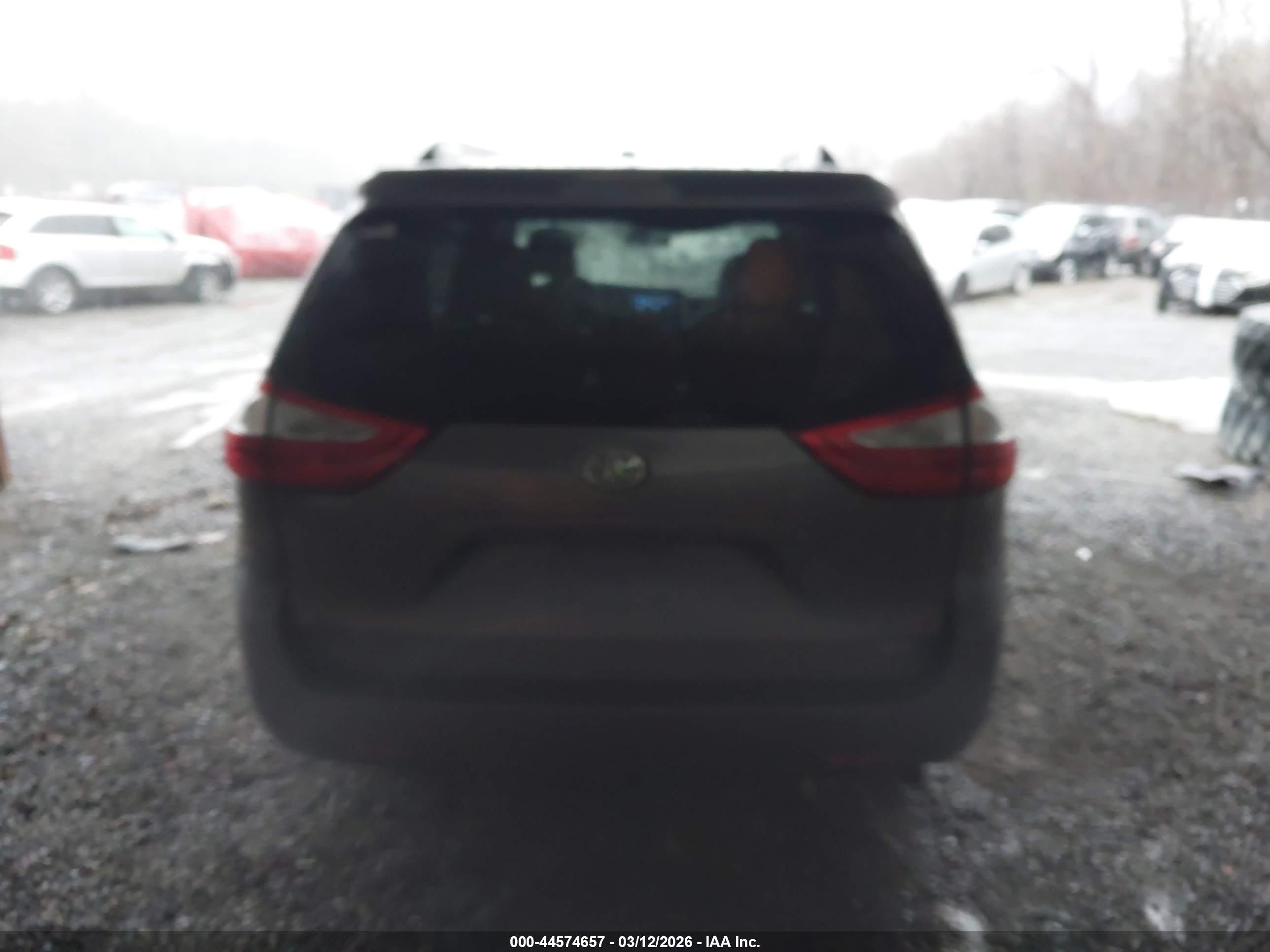 2015 Toyota Sienna Xle 8 Passenger Gray vin: 5TDYK3DC2FS645905