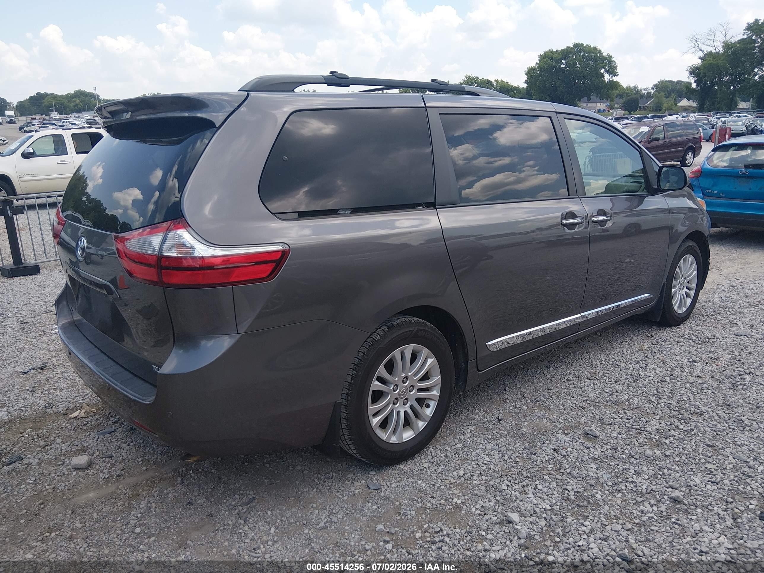 2015 Toyota Sienna Xle 8 Passenger Gray vin: 5TDYK3DC2FS647377