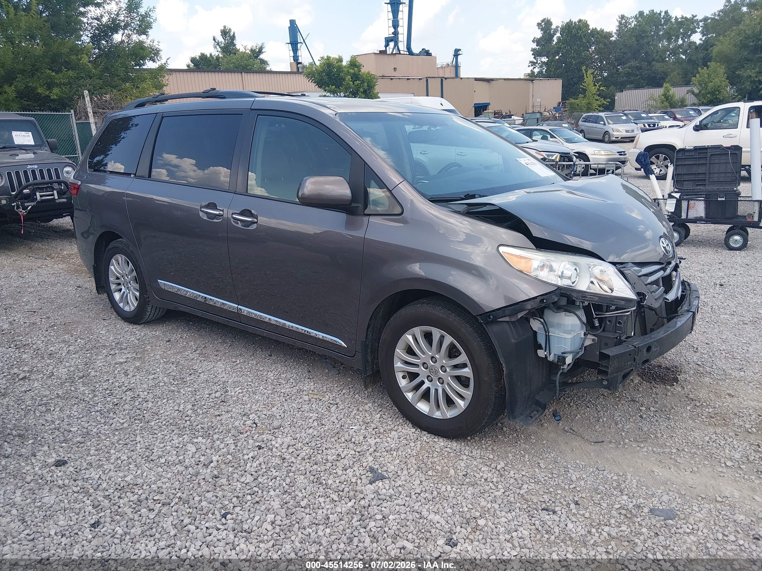 2015 Toyota Sienna Xle 8 Passenger Gray vin: 5TDYK3DC2FS647377