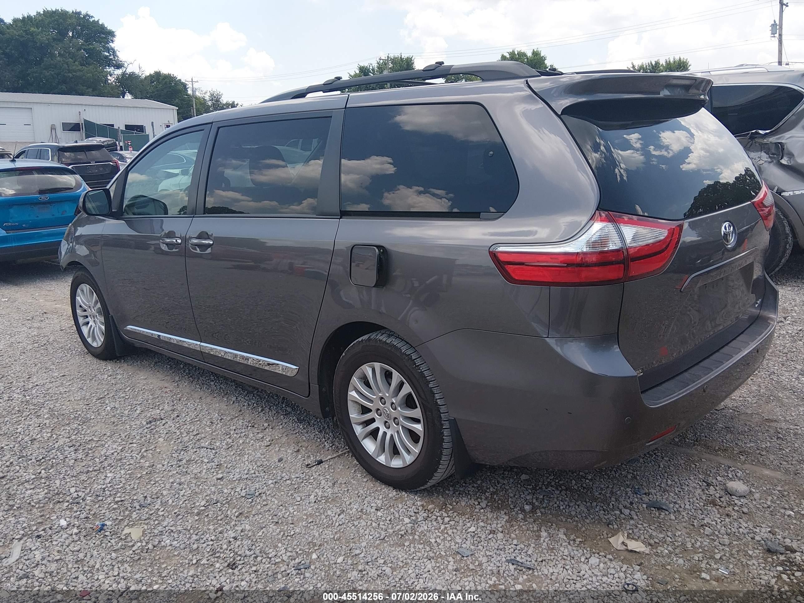 2015 Toyota Sienna Xle 8 Passenger Gray vin: 5TDYK3DC2FS647377
