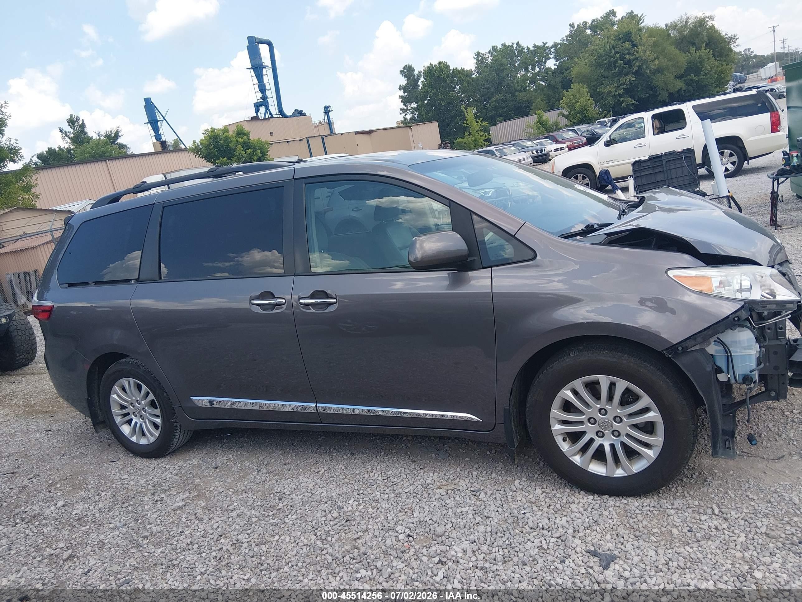 2015 Toyota Sienna Xle 8 Passenger Gray vin: 5TDYK3DC2FS647377