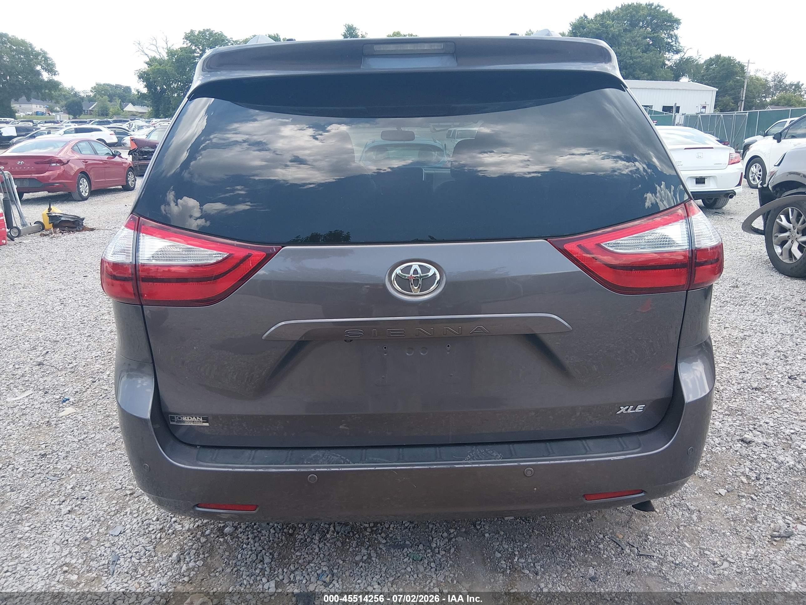 2015 Toyota Sienna Xle 8 Passenger Gray vin: 5TDYK3DC2FS647377