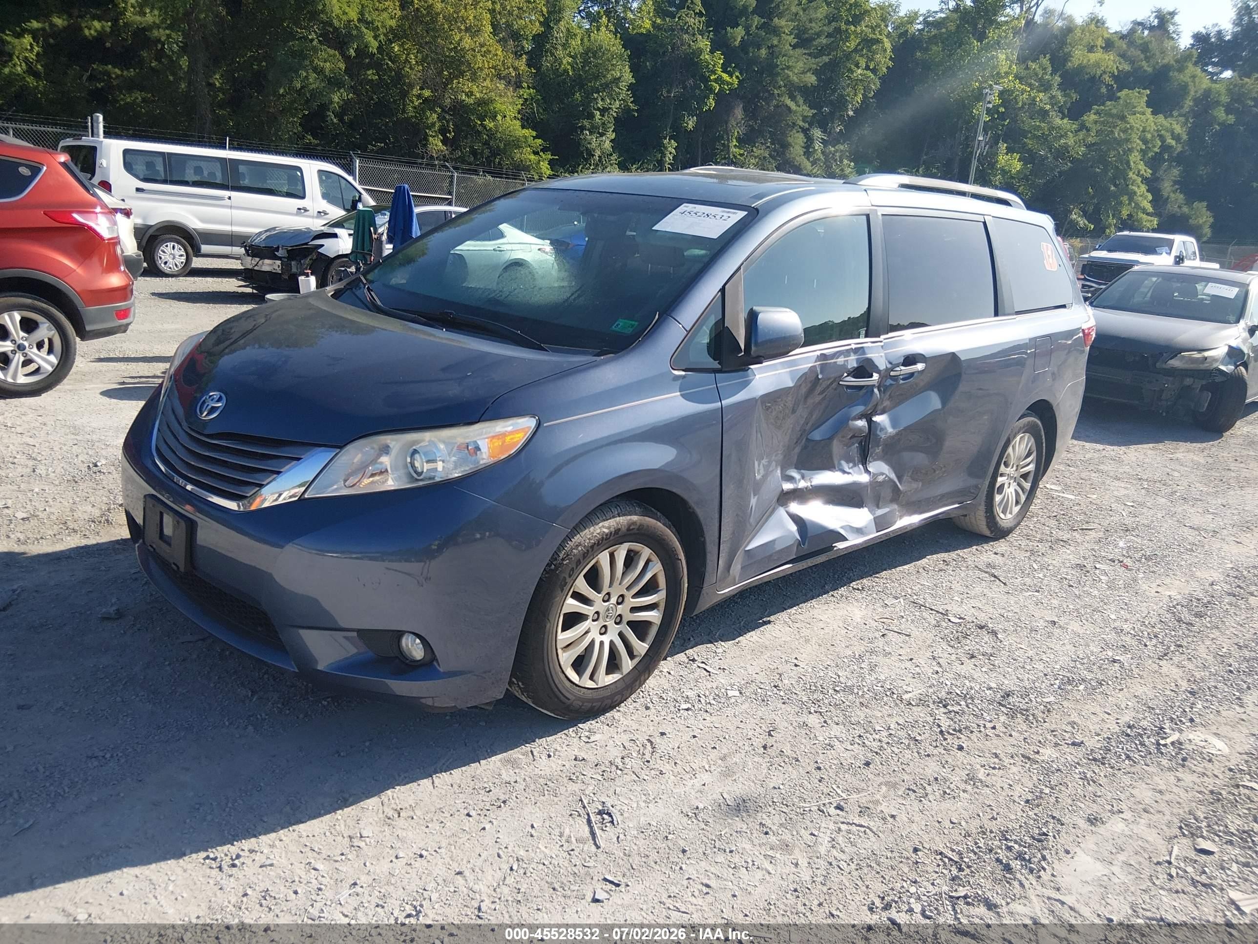 2015 Toyota Sienna Xle Premium 8 Passenger Light Blue vin: 5TDYK3DC2FS649825