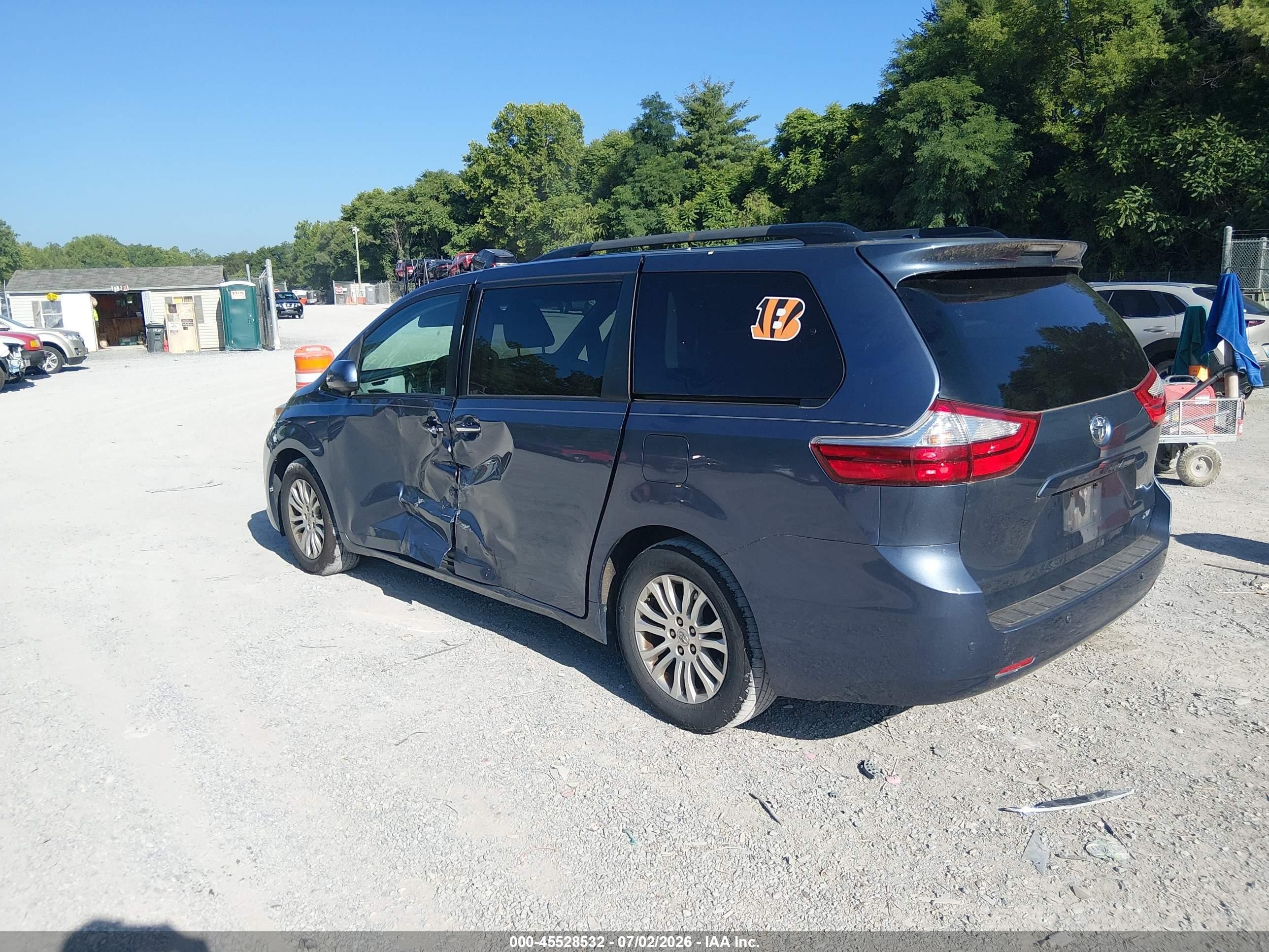2015 Toyota Sienna Xle Premium 8 Passenger Light Blue vin: 5TDYK3DC2FS649825
