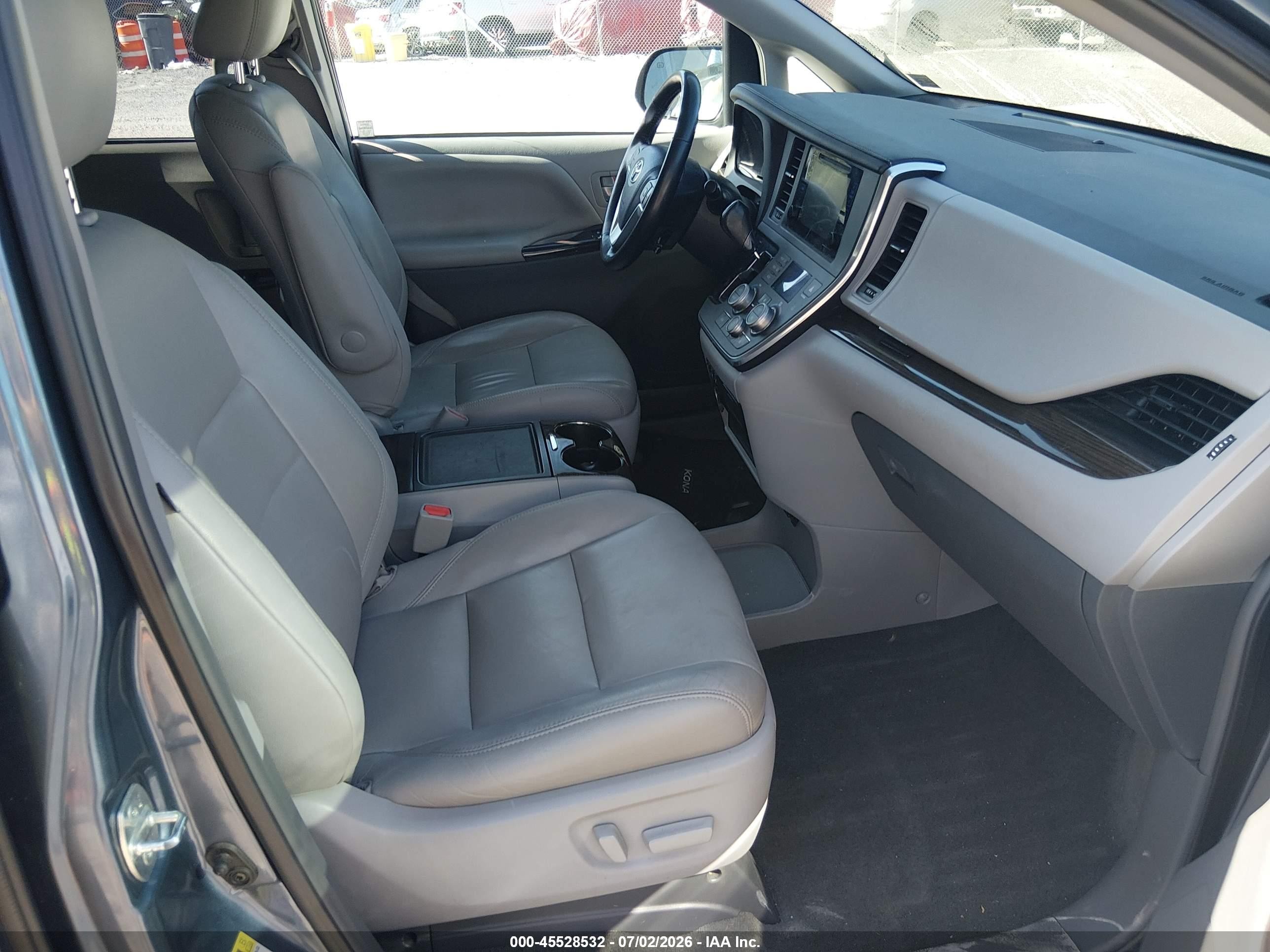 2015 Toyota Sienna Xle Premium 8 Passenger Light Blue vin: 5TDYK3DC2FS649825
