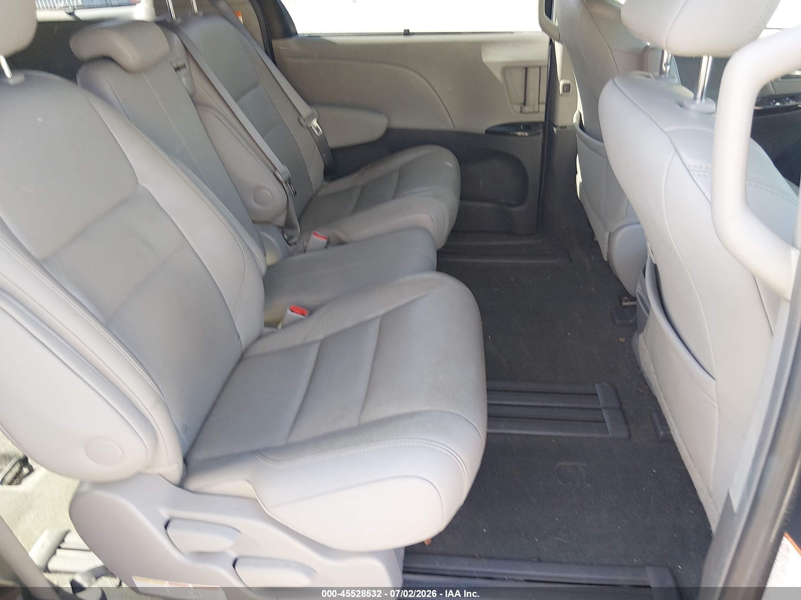 2015 Toyota Sienna Xle Premium 8 Passenger Light Blue vin: 5TDYK3DC2FS649825