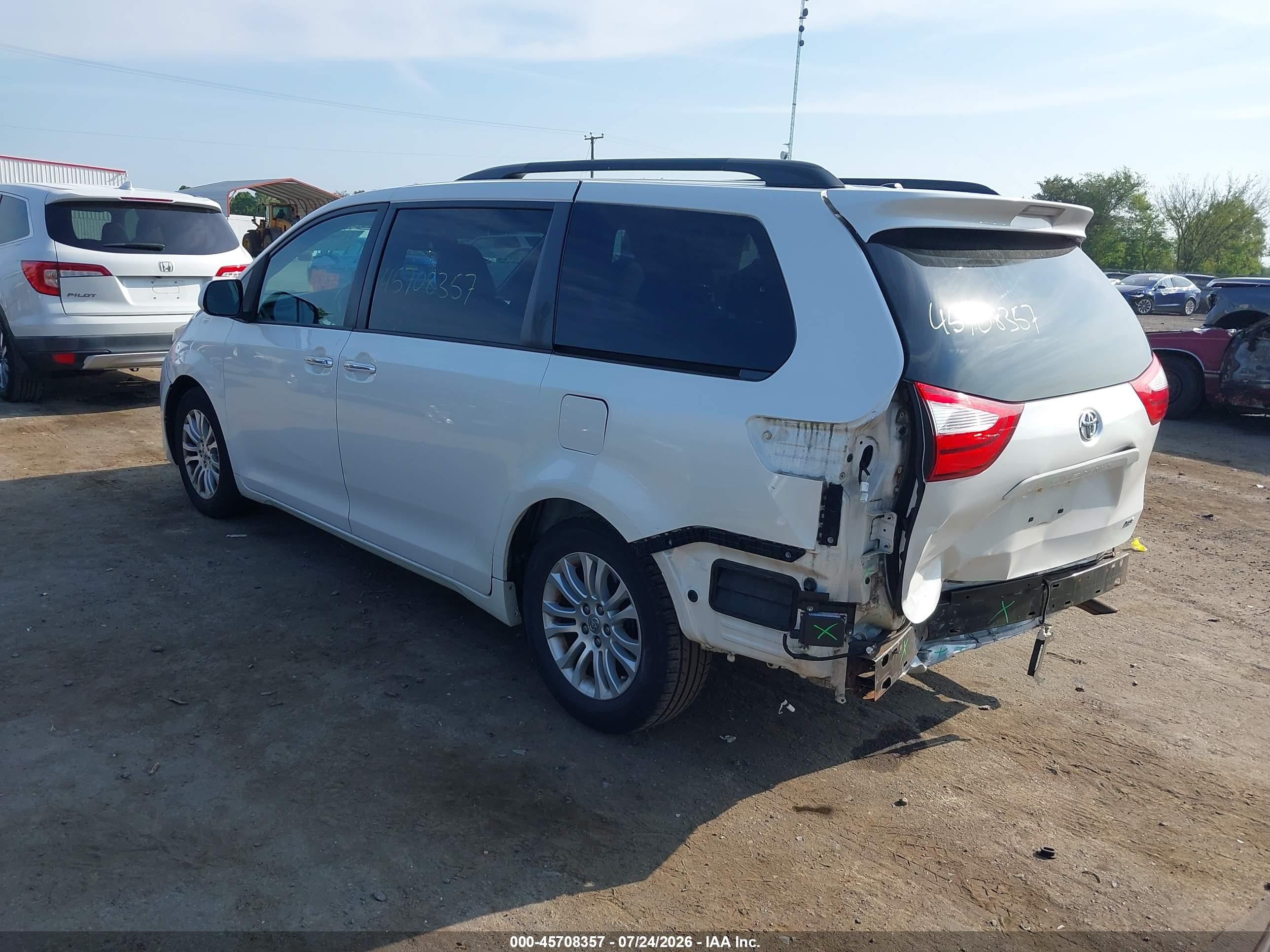 2015 Toyota Sienna Xle Premium 8 Passenger White vin: 5TDYK3DC2FS664695