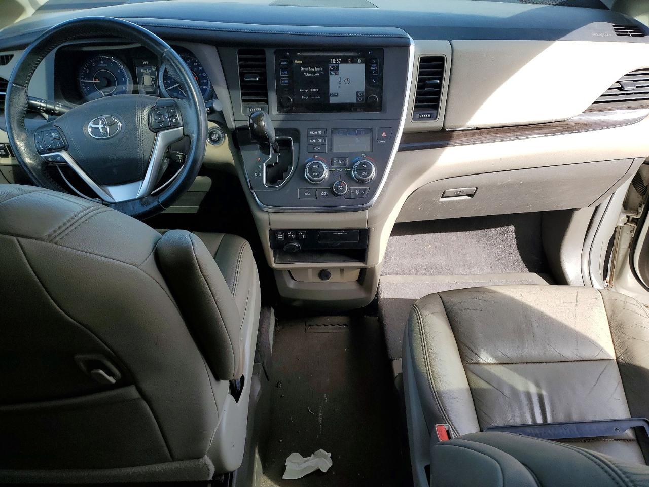 2015 Toyota Sienna Xle 8-passenger White vin: 5TDYK3DC2FS667984