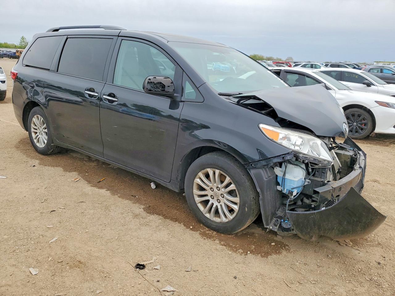 2015 Toyota Sienna Xle 8-passenger Black vin: 5TDYK3DC2FS668679
