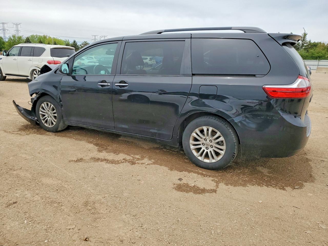 2015 Toyota Sienna Xle 8-passenger Black vin: 5TDYK3DC2FS668679