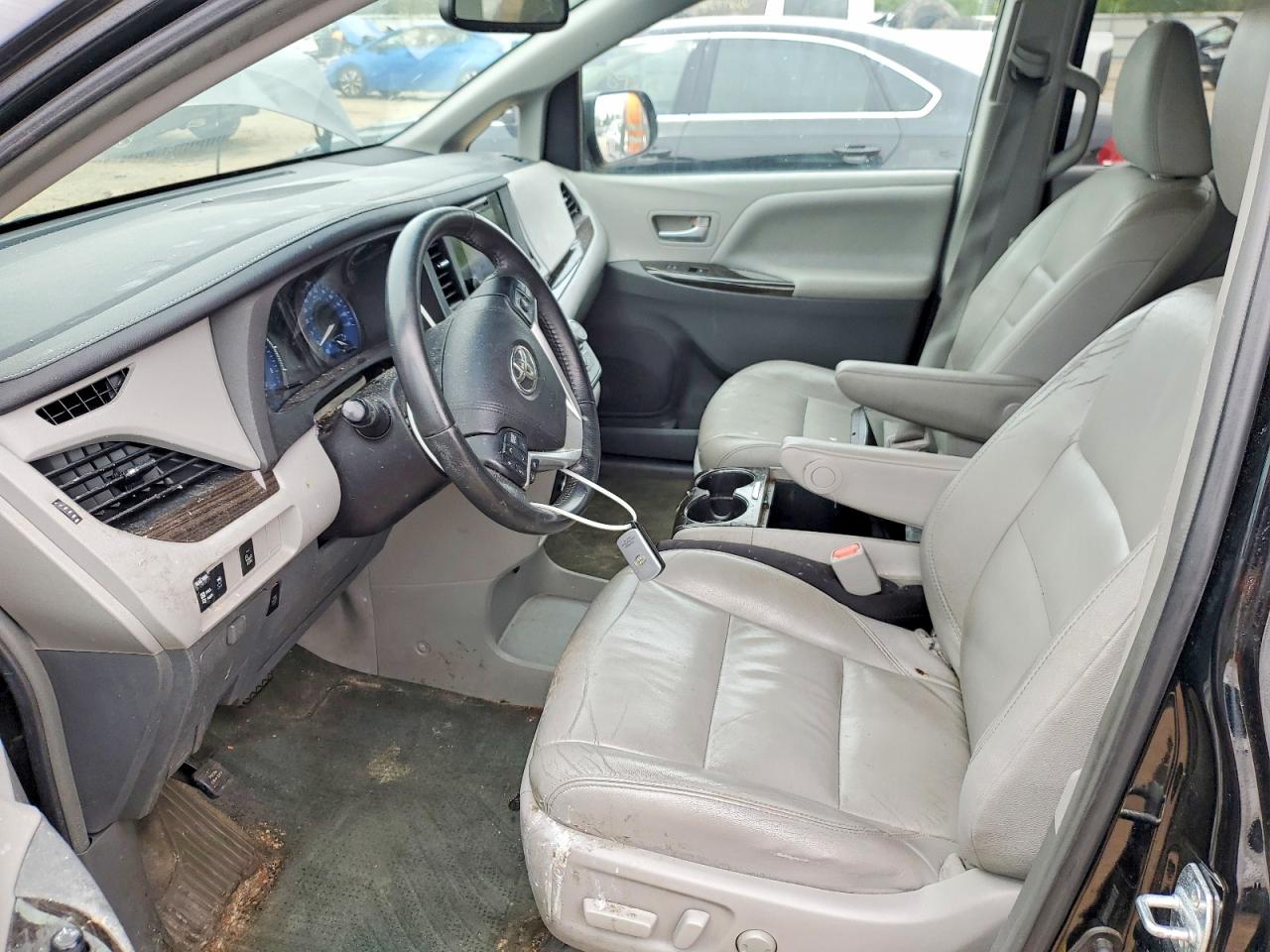 2015 Toyota Sienna Xle 8-passenger Black vin: 5TDYK3DC2FS668679