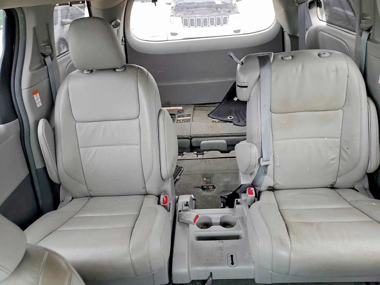 2015 Toyota Sienna Xle 8-passenger Black vin: 5TDYK3DC2FS668679