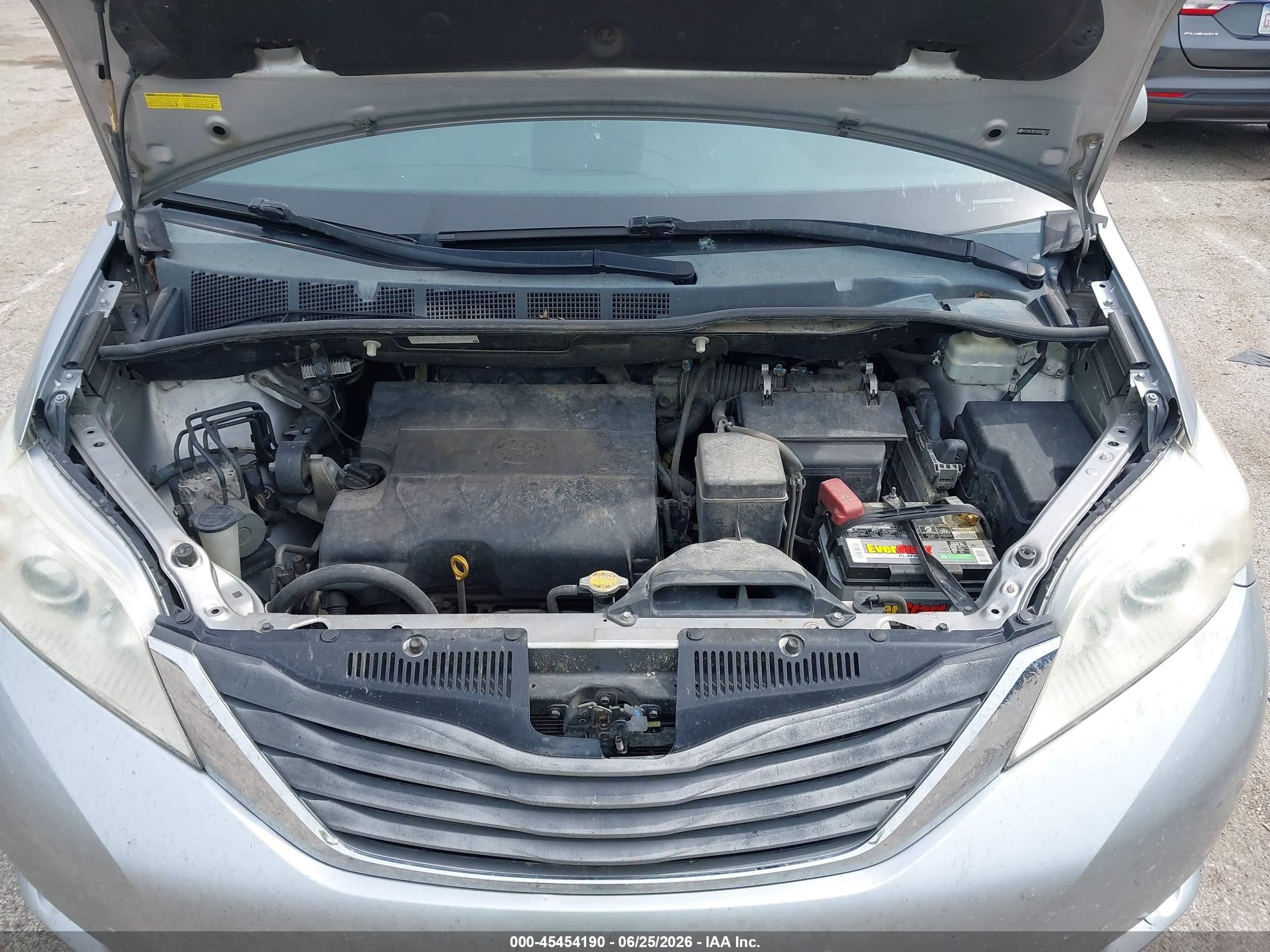 2011 Toyota Sienna Xle V6 Silver vin: 5TDYK3DC3BS008533