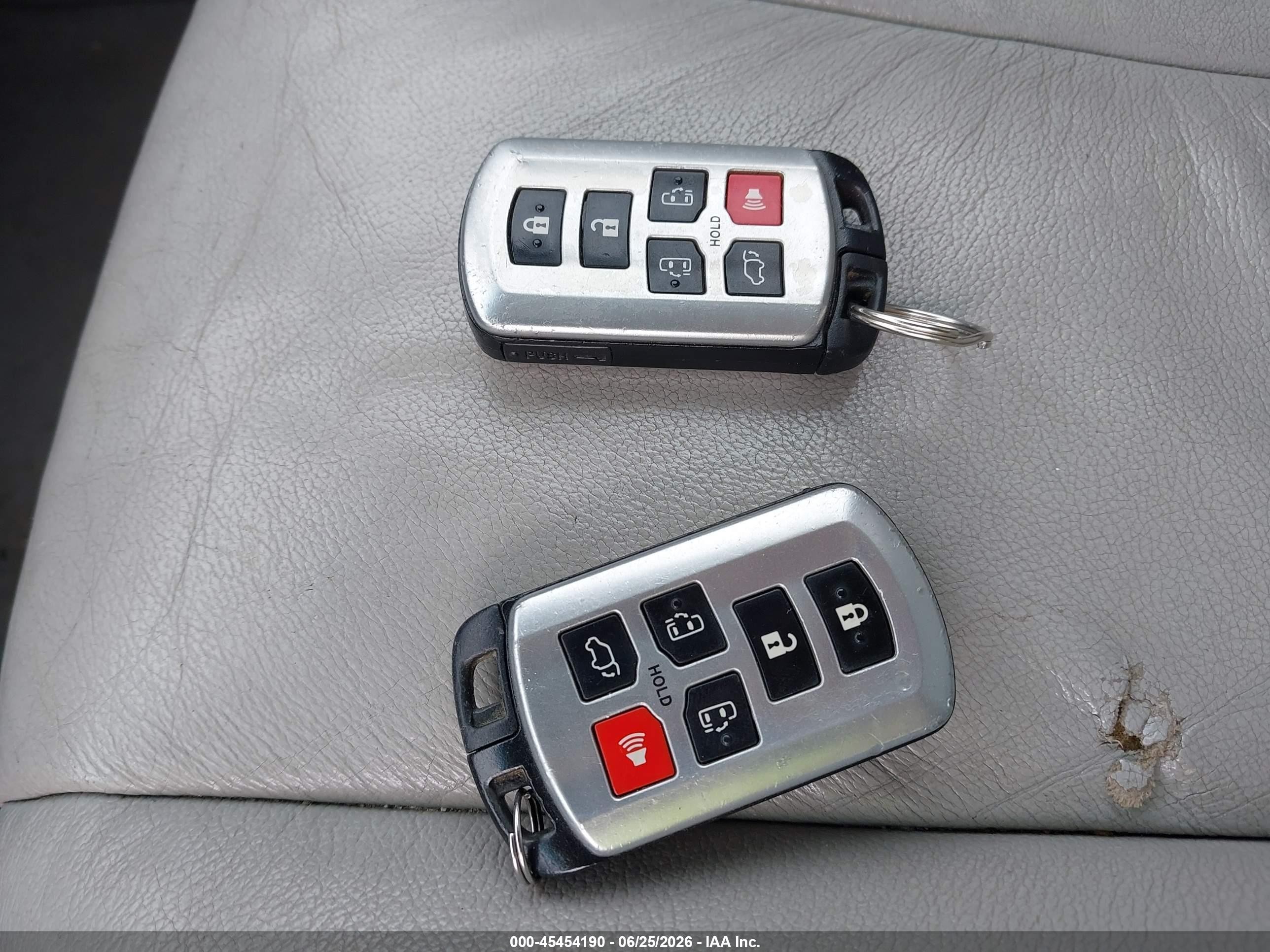 2011 Toyota Sienna Xle V6 Silver vin: 5TDYK3DC3BS008533