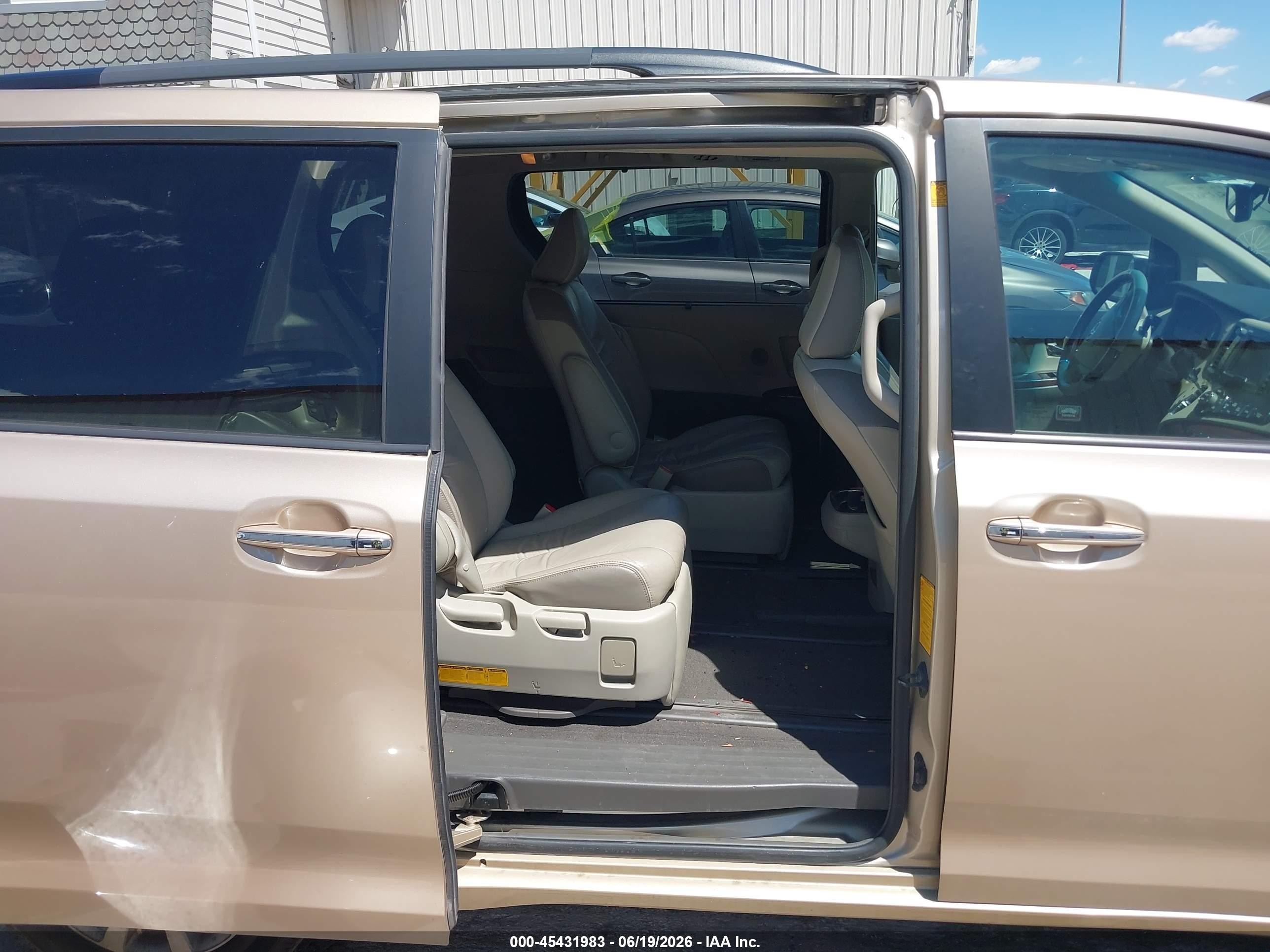 2011 Toyota Sienna Limited V6 Tan vin: 5TDYK3DC3BS009293