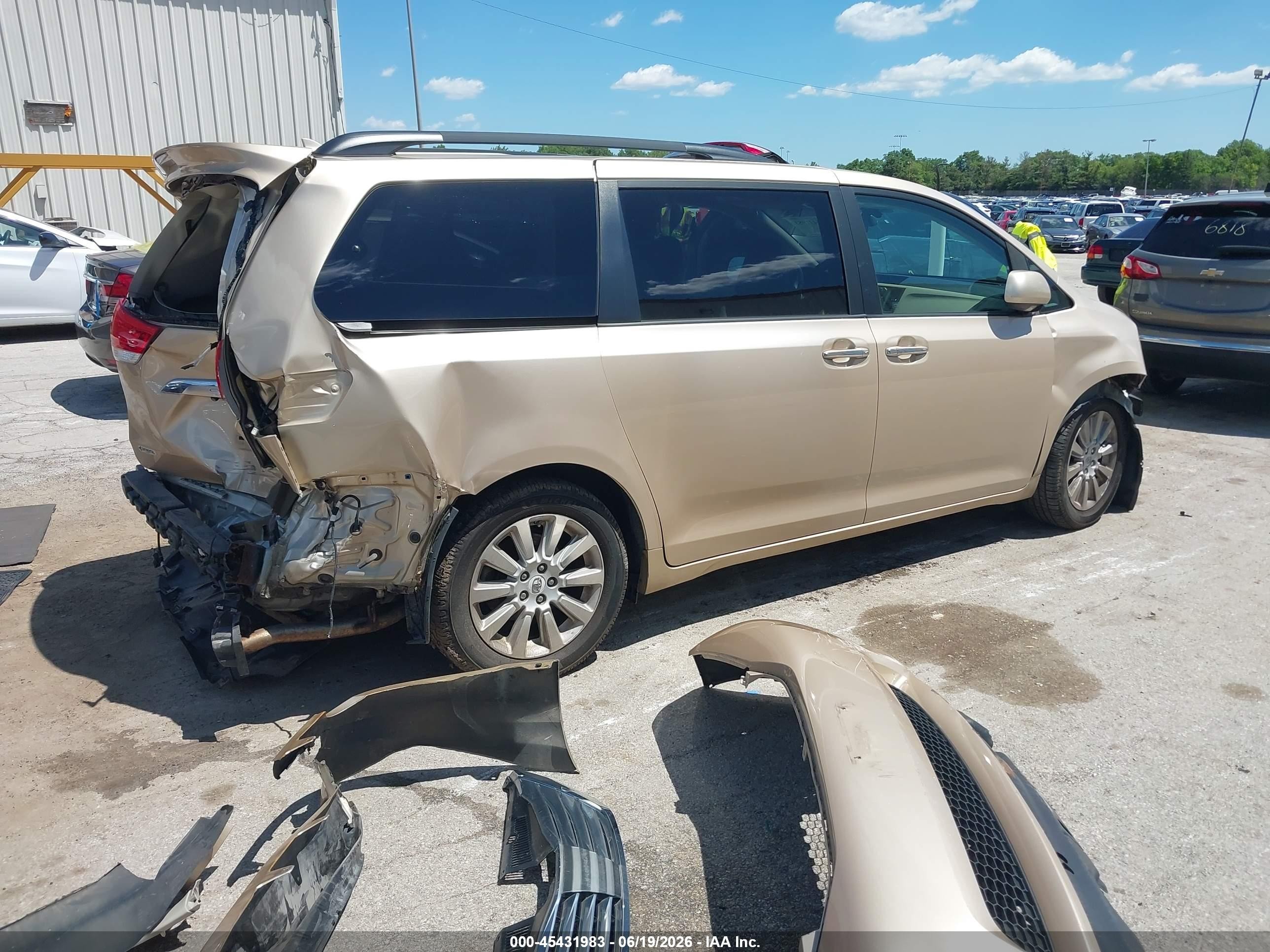 2011 Toyota Sienna Limited V6 Tan vin: 5TDYK3DC3BS009293