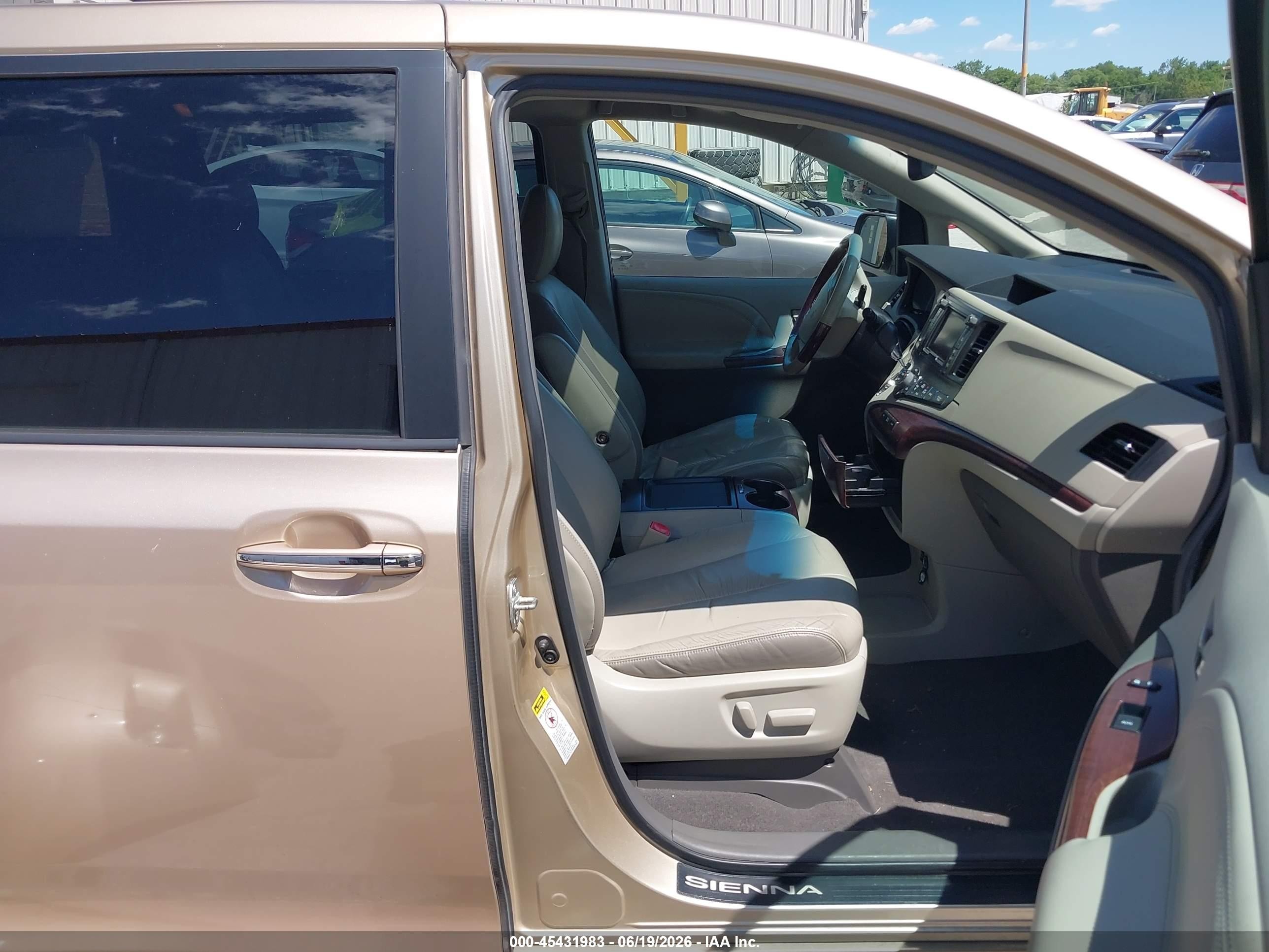 2011 Toyota Sienna Limited V6 Tan vin: 5TDYK3DC3BS009293