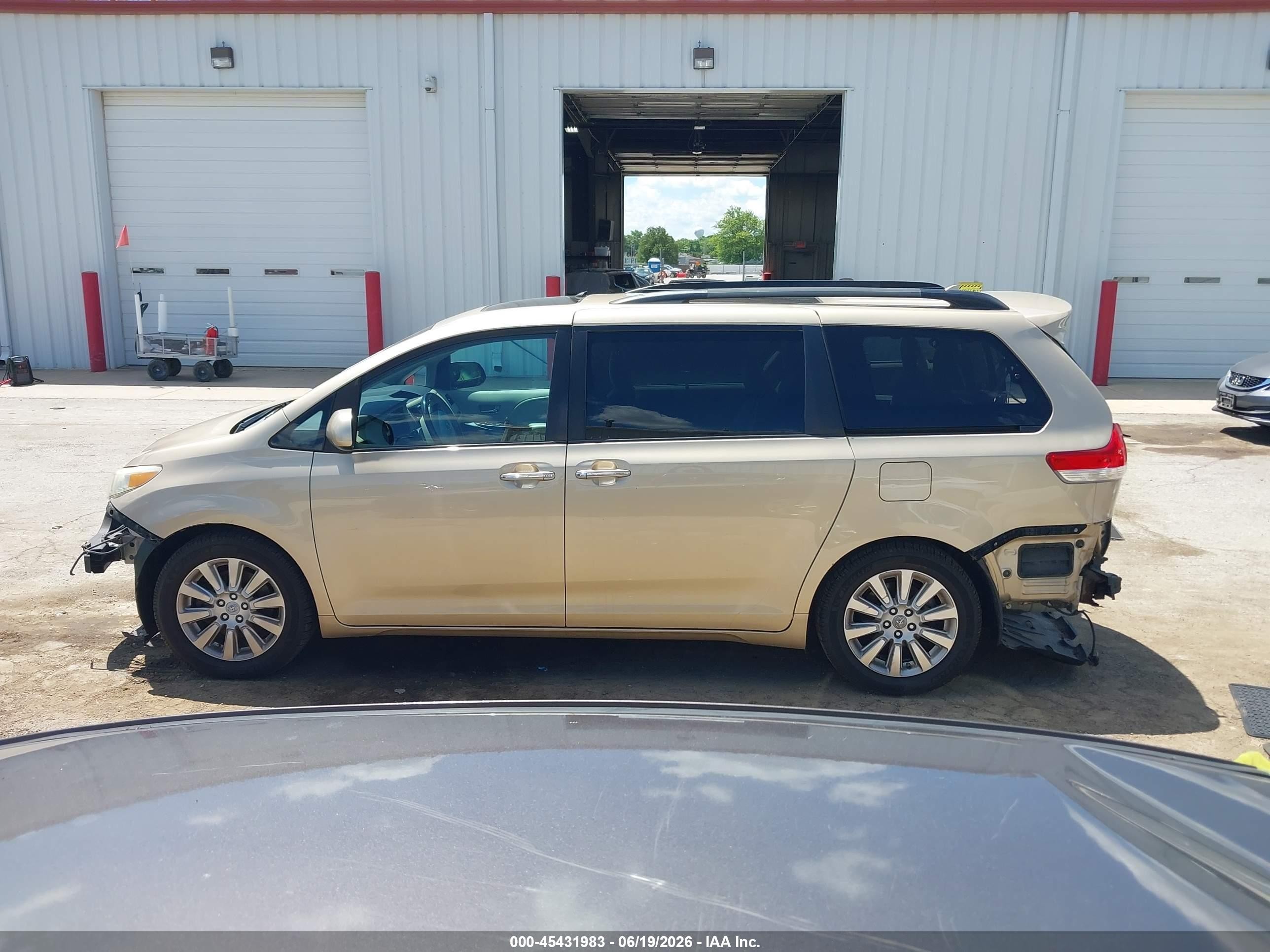 2011 Toyota Sienna Limited V6 Tan vin: 5TDYK3DC3BS009293